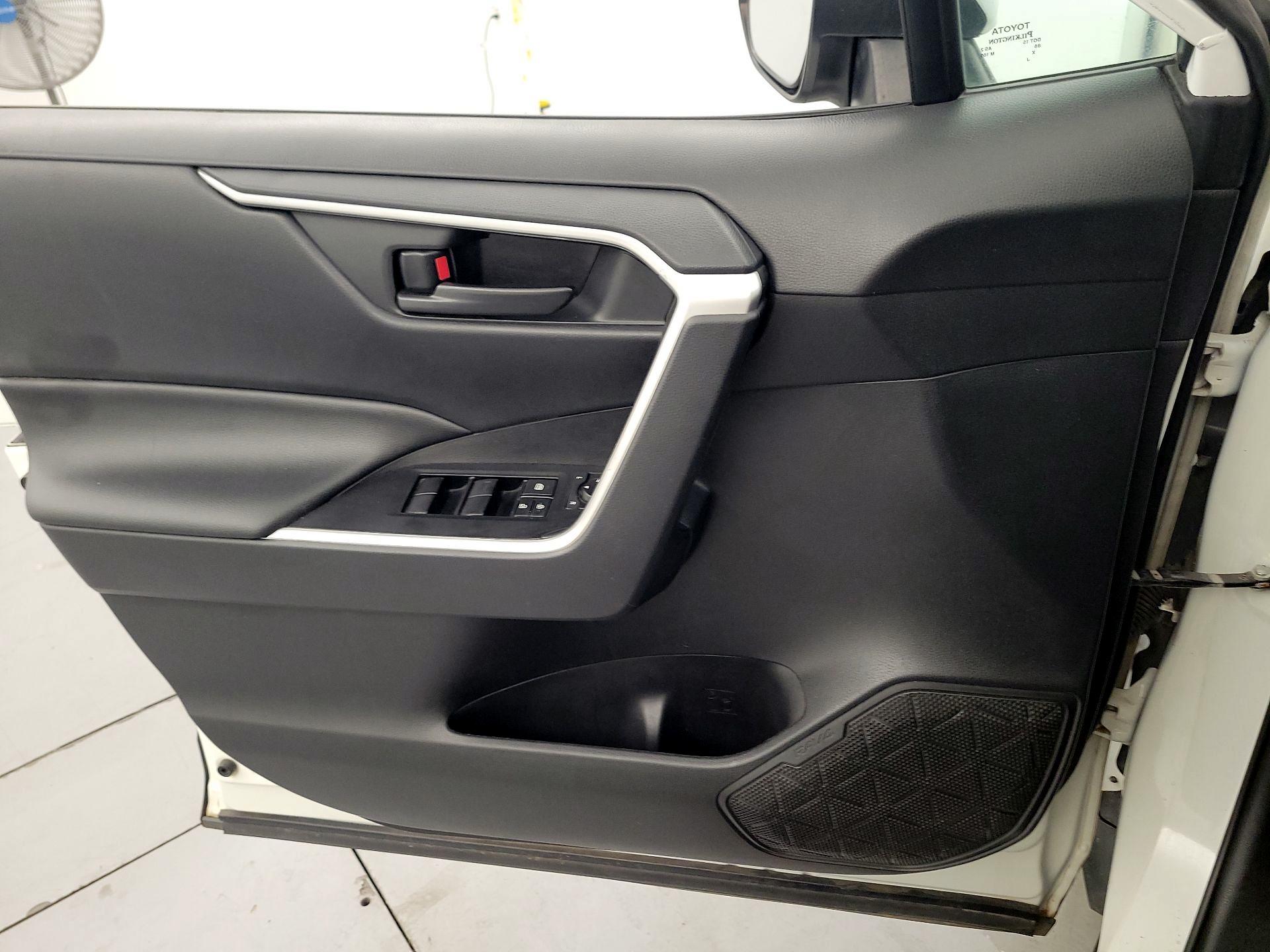 Thumbnail: 2021 Toyota RAV4 - 12