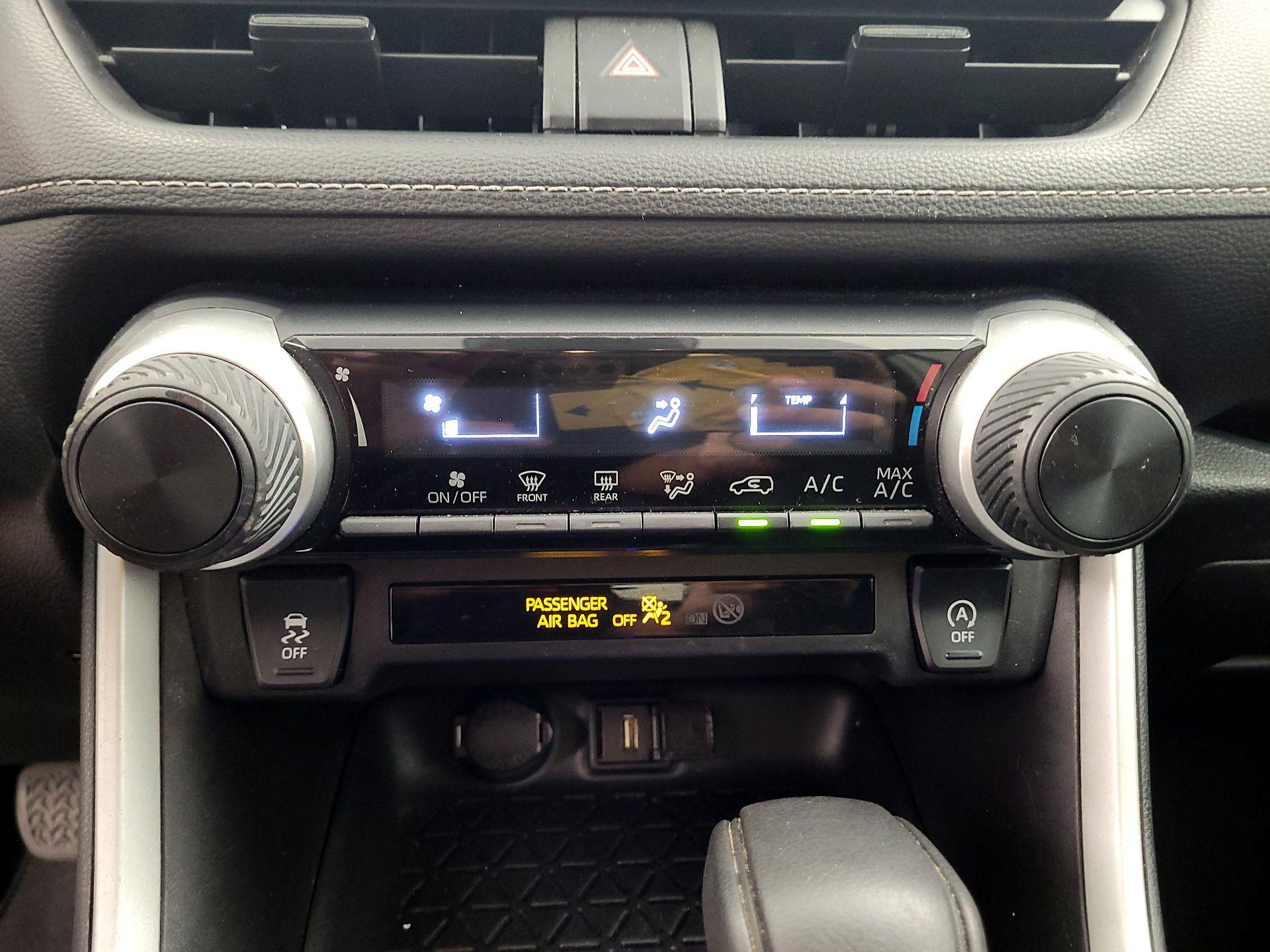 Thumbnail: 2021 Toyota RAV4 - 16