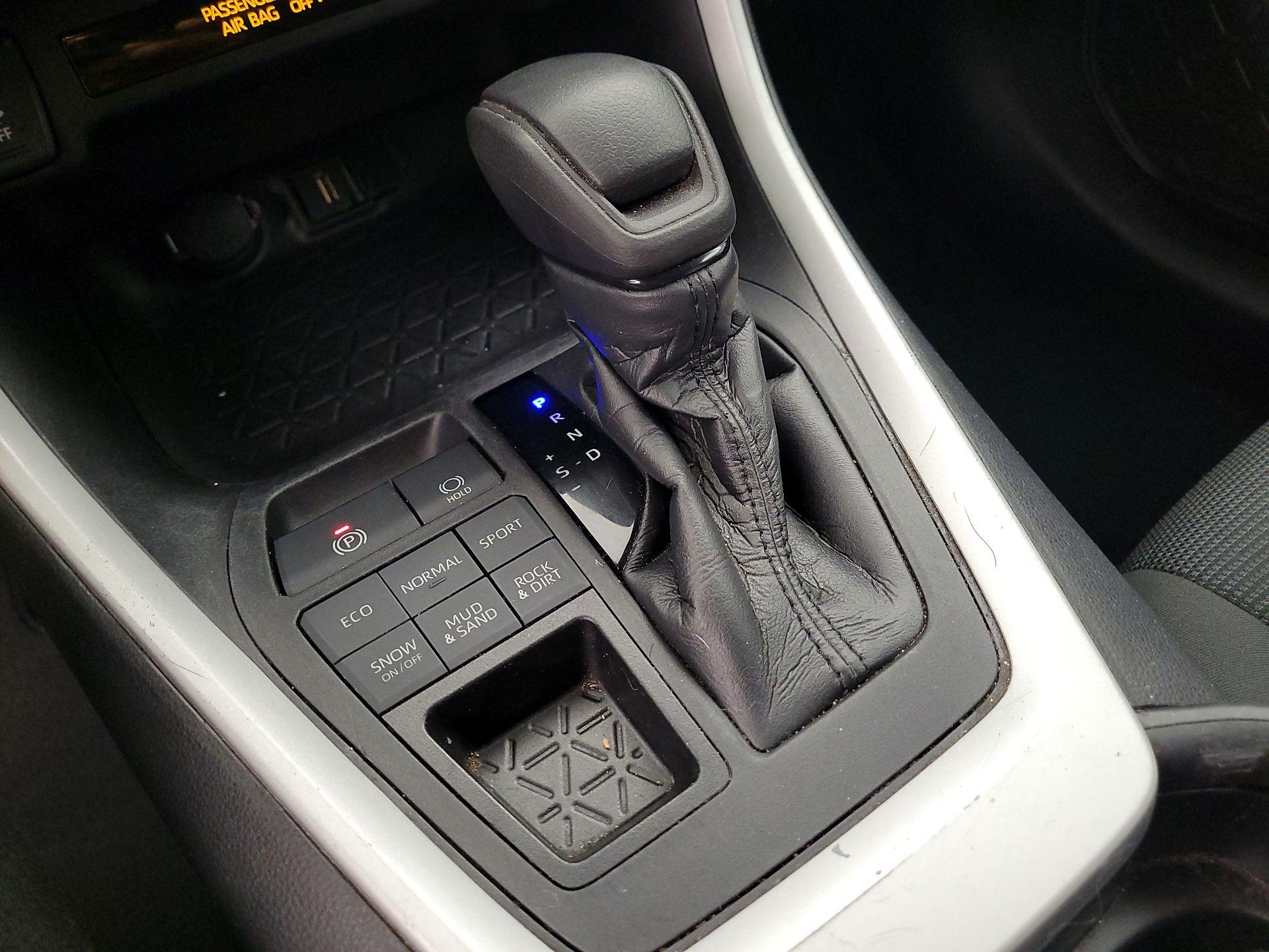 Thumbnail: 2021 Toyota RAV4 - 17