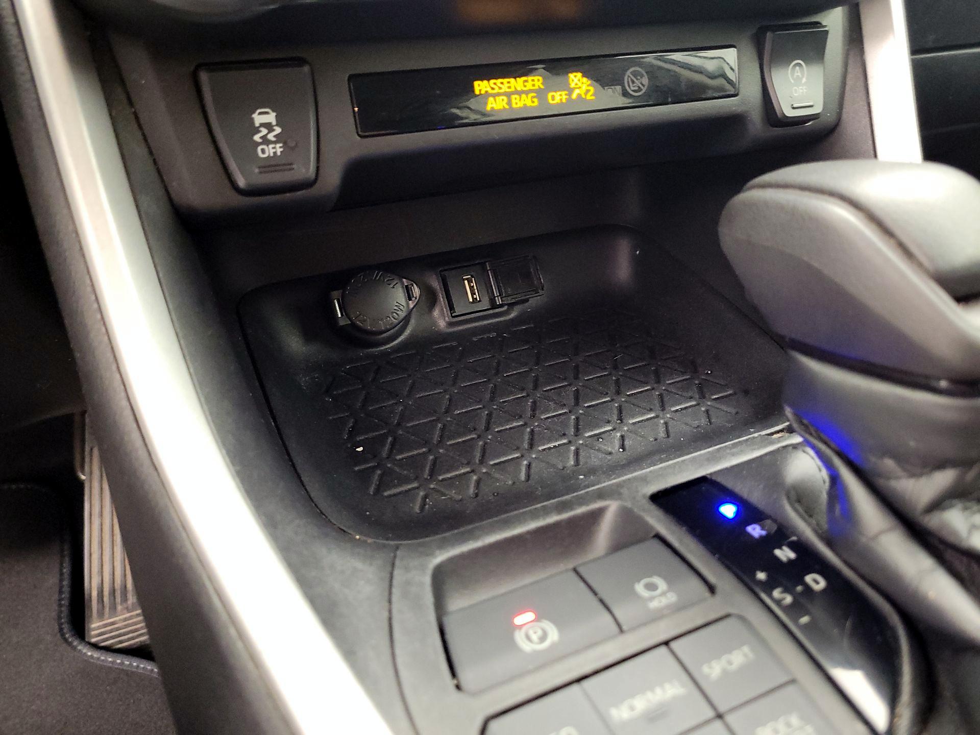 Thumbnail: 2021 Toyota RAV4 - 18