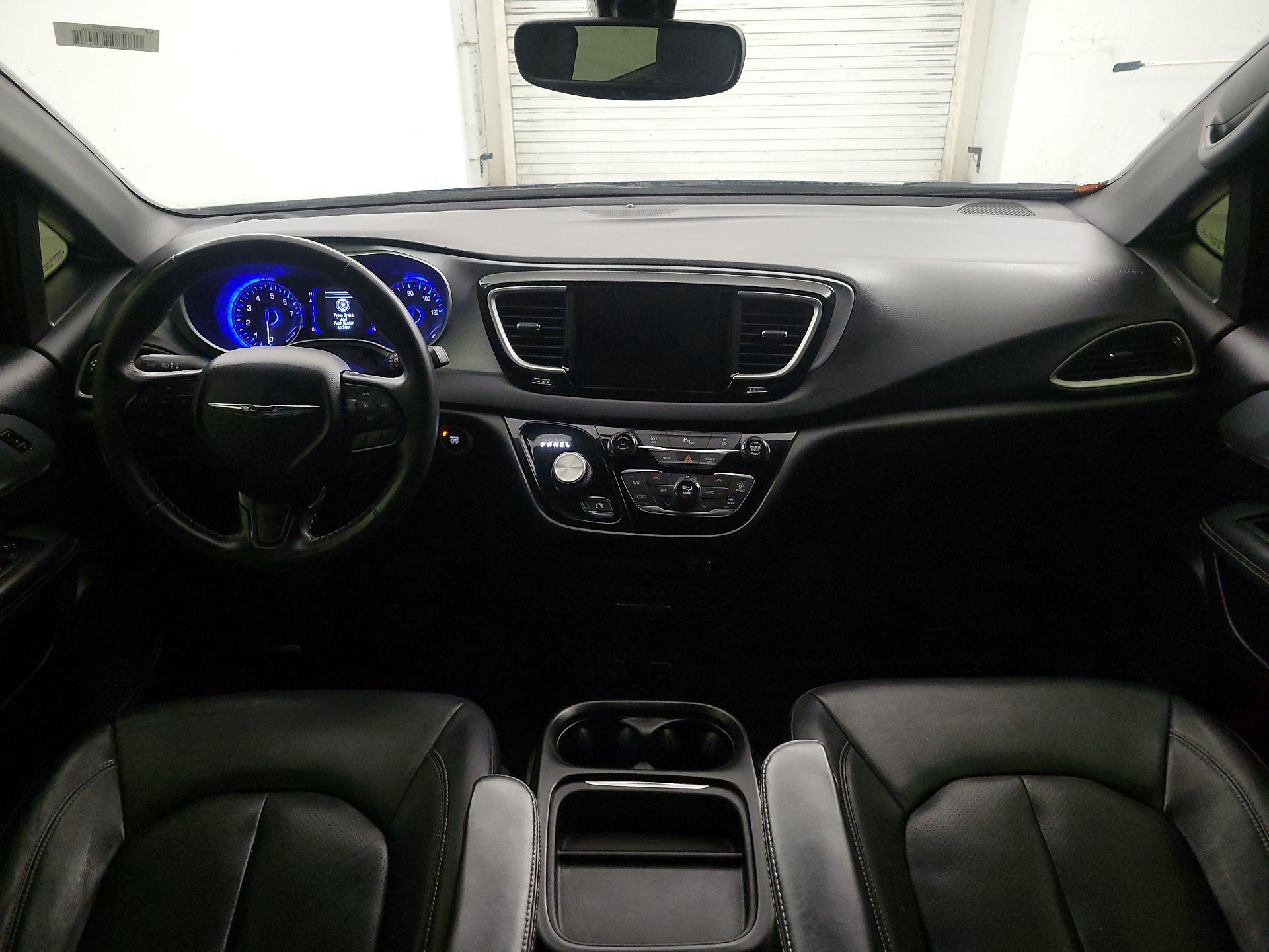 Thumbnail: 2020 Chrysler Pacifica - 9