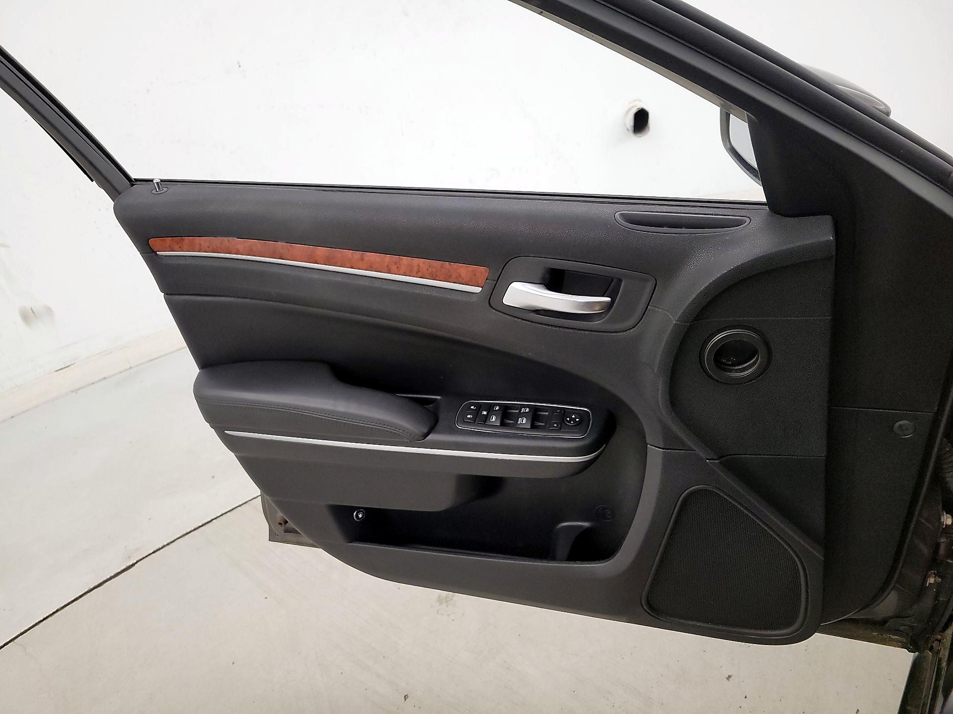 Thumbnail: 2014 Chrysler 300 - 12