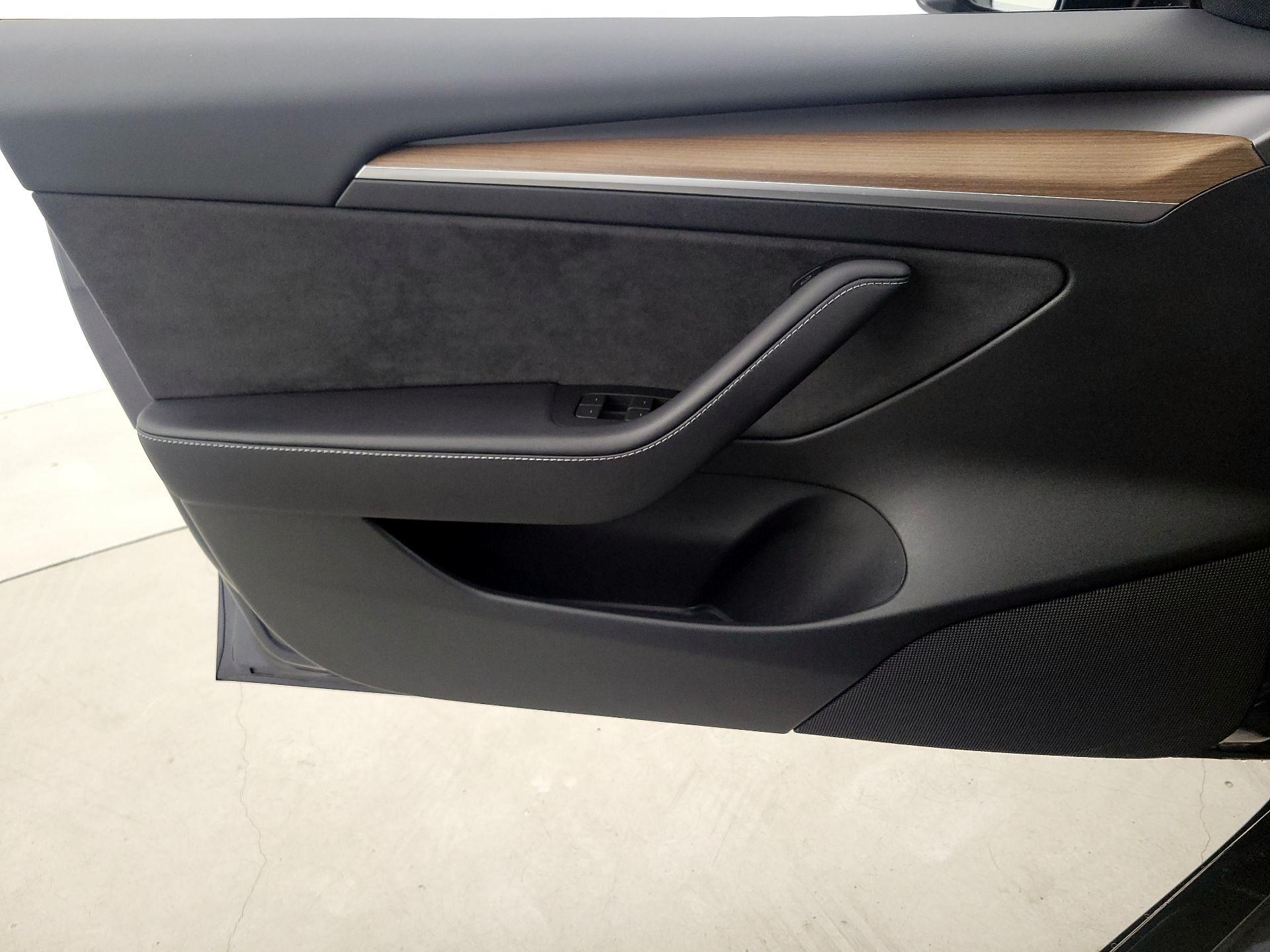 Thumbnail: 2023 Tesla Model 3 - 12