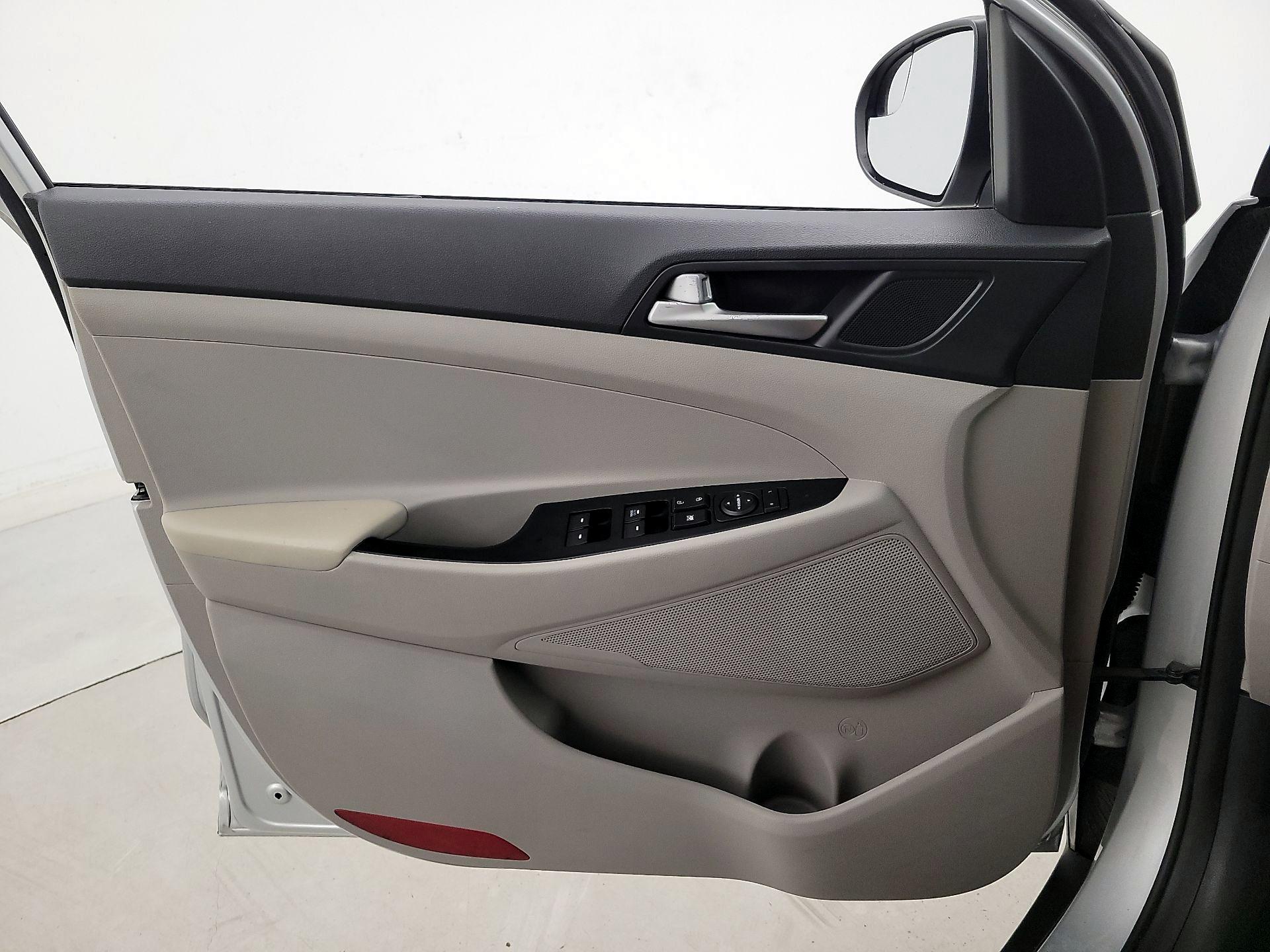 Thumbnail: 2019 Hyundai Tucson - 12
