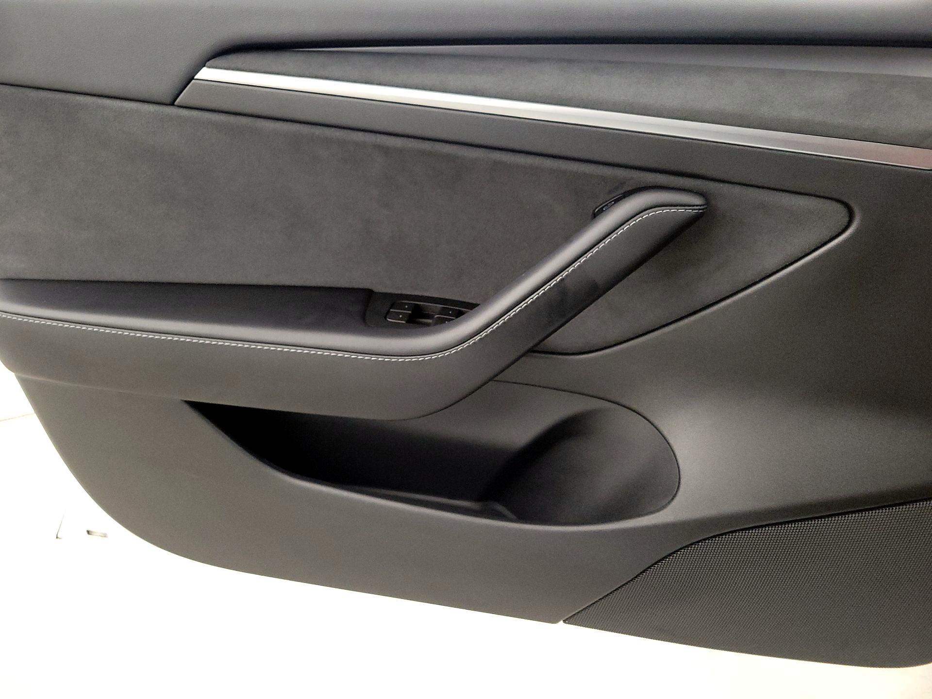 Thumbnail: 2021 Tesla Model 3 - 12