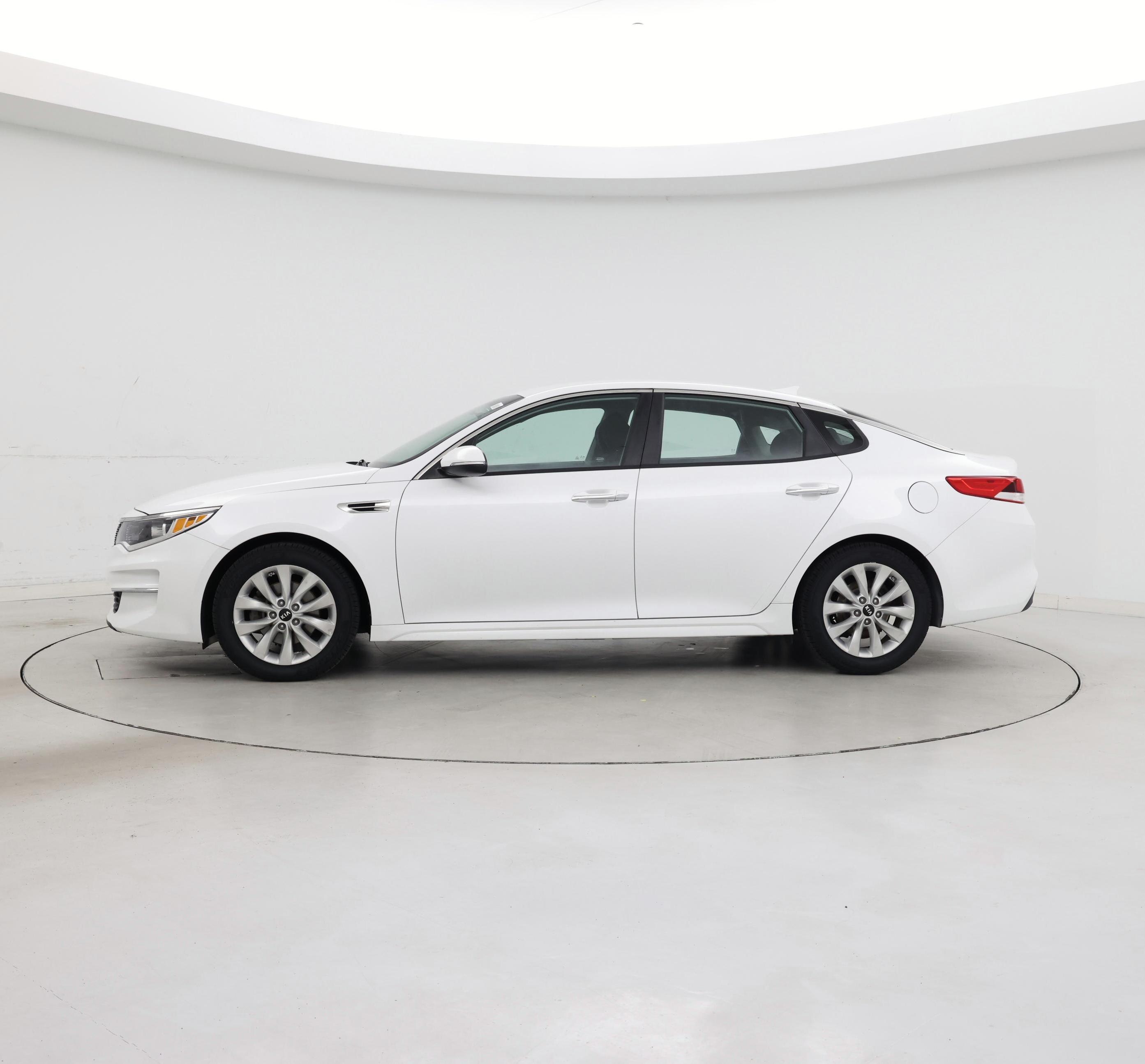 Thumbnail: 2018 Kia Optima - 3
