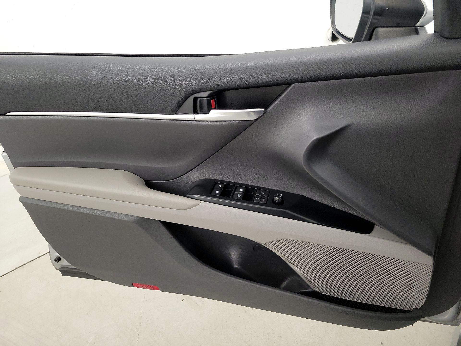 Thumbnail: 2020 Toyota Camry - 12