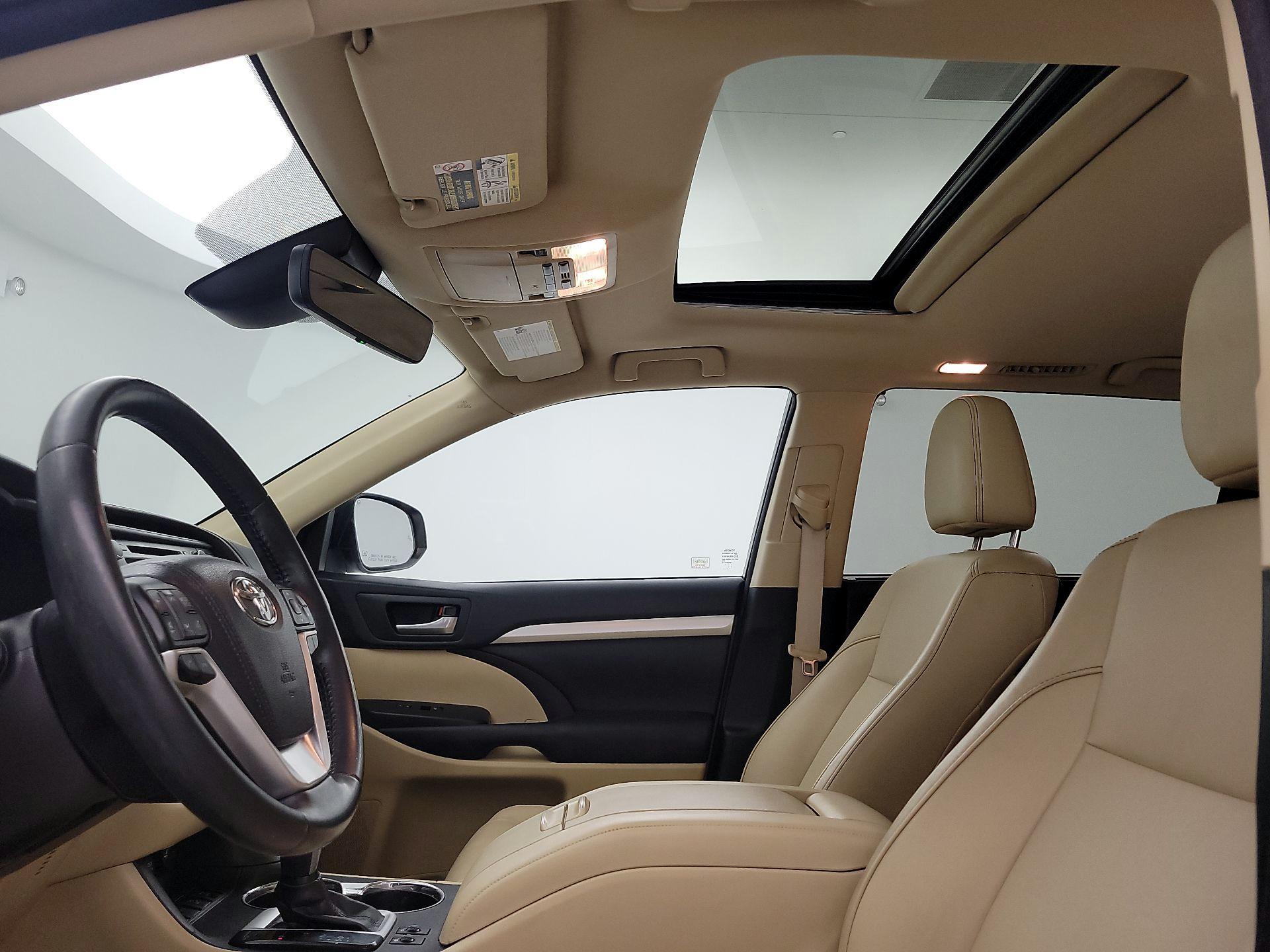 Thumbnail: 2017 Toyota Highlander - 20