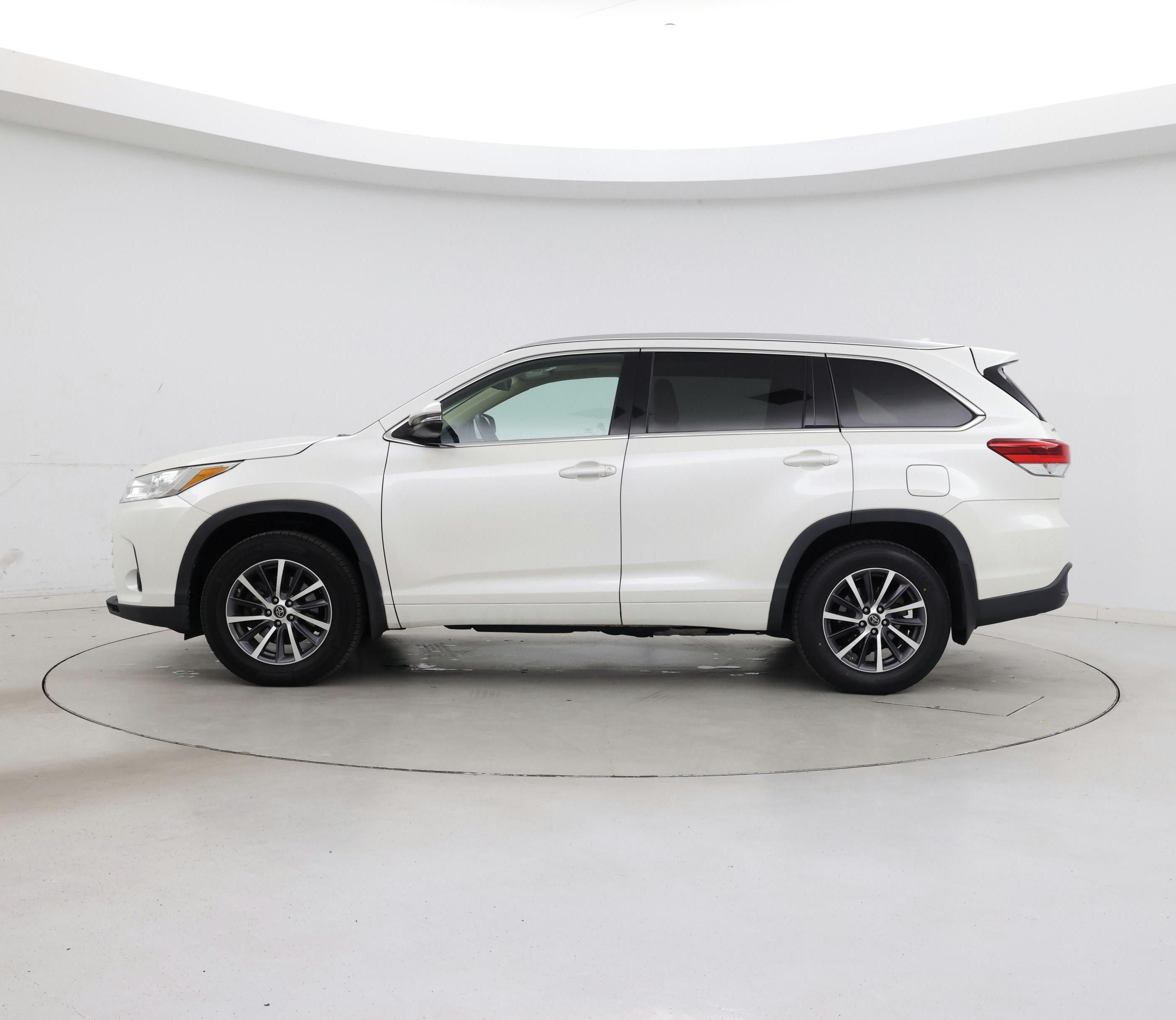 Thumbnail: 2017 Toyota Highlander - 3
