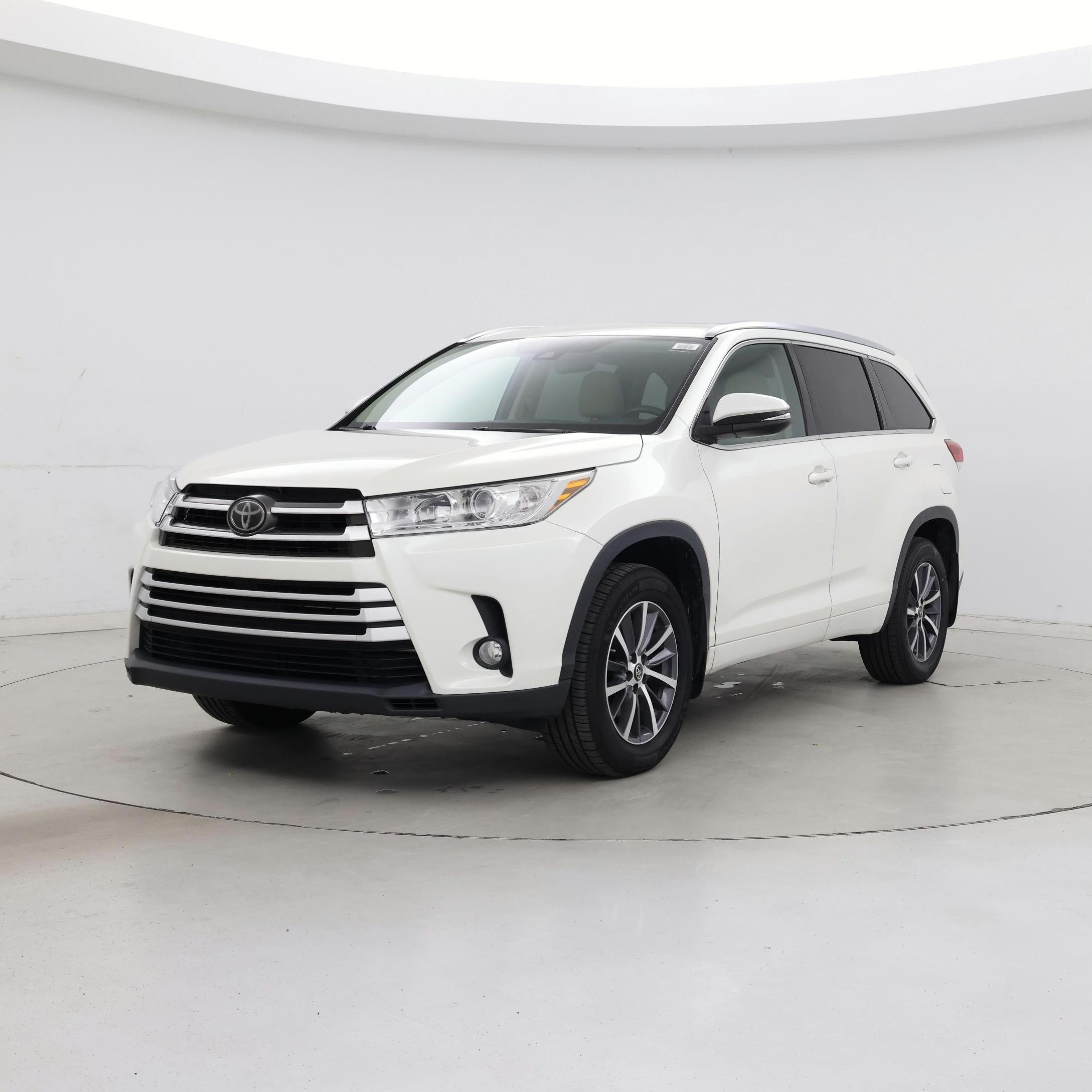 Thumbnail: 2017 Toyota Highlander - 4