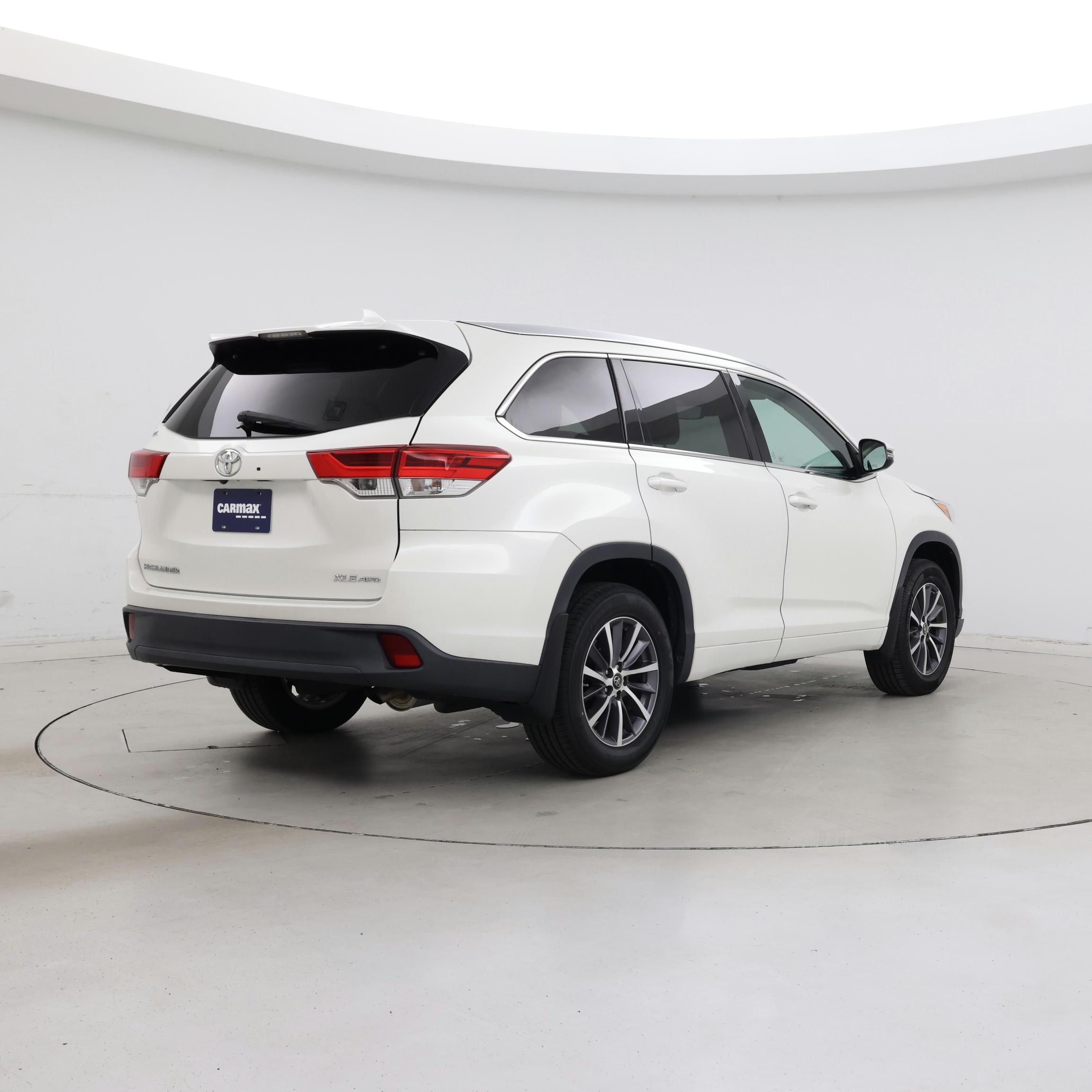 Thumbnail: 2017 Toyota Highlander - 8