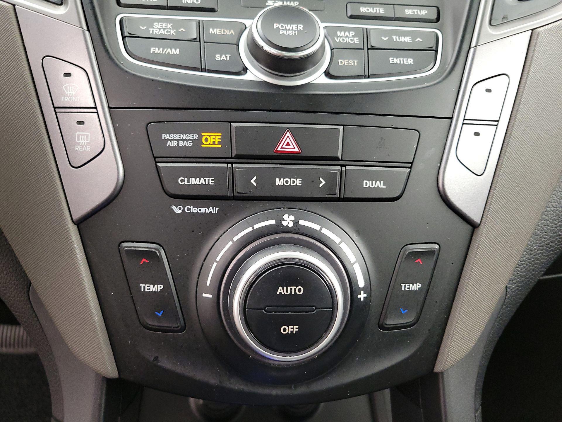 Thumbnail: 2015 Hyundai Santa Fe - 17