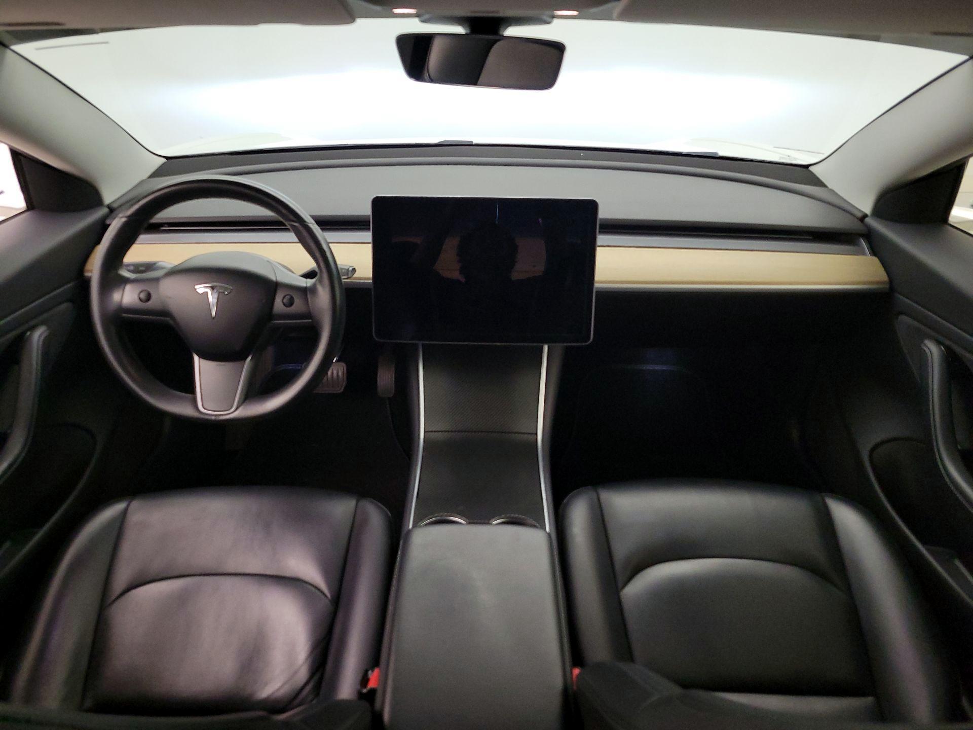 Thumbnail: 2018 Tesla Model 3 - 9