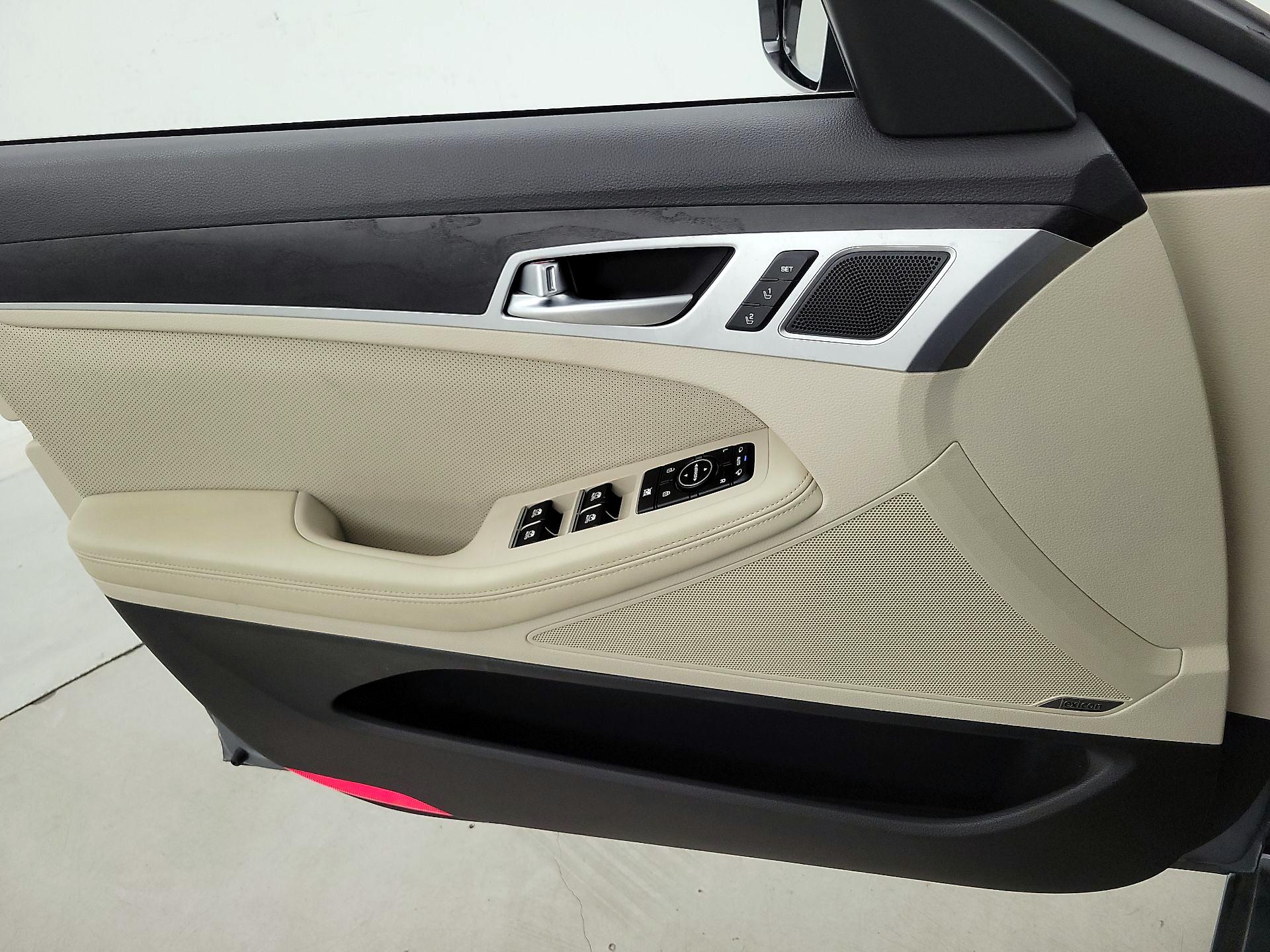 Thumbnail: 2015 Hyundai Genesis - 12