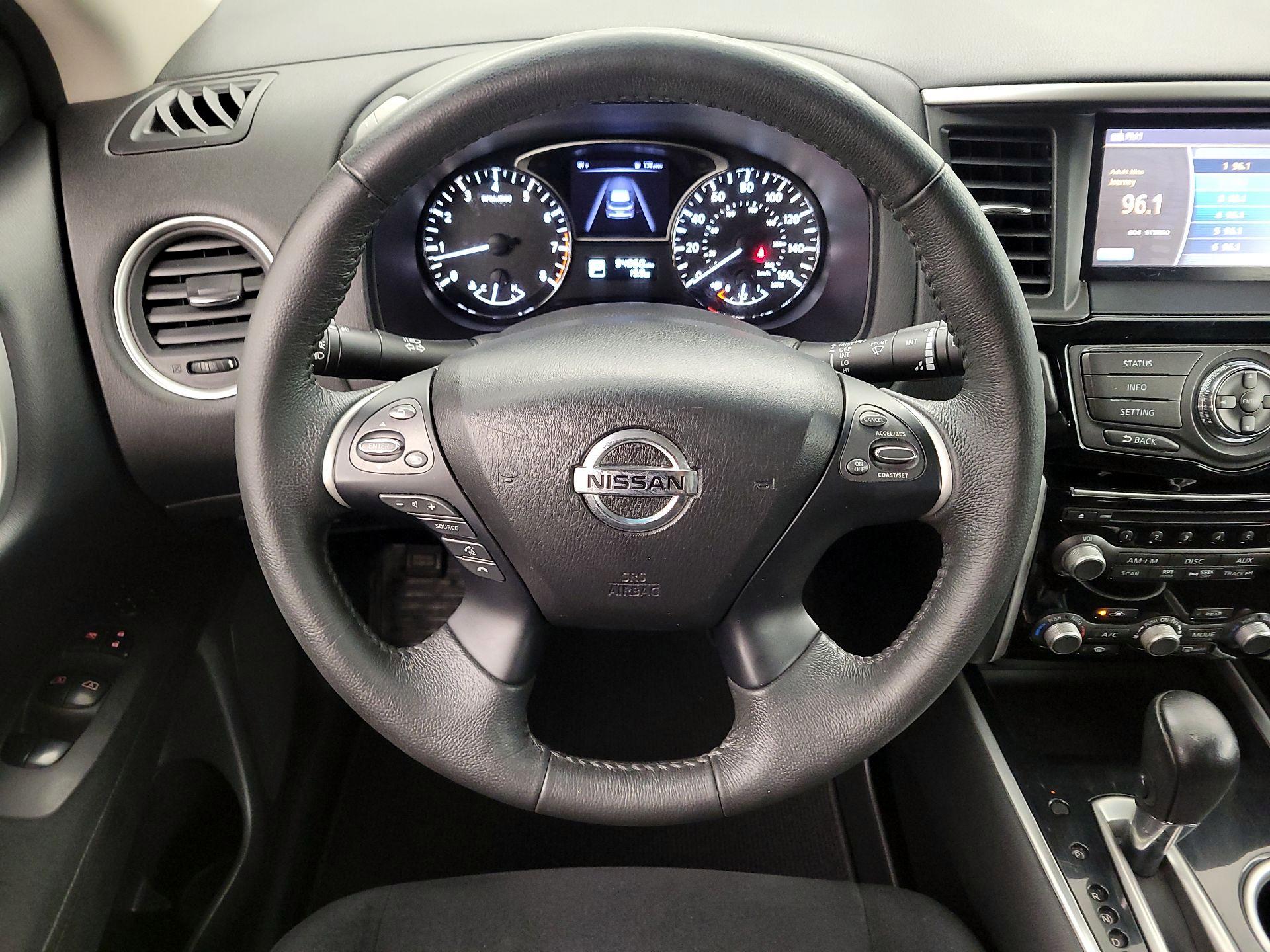 Thumbnail: 2015 Nissan Pathfinder - 10