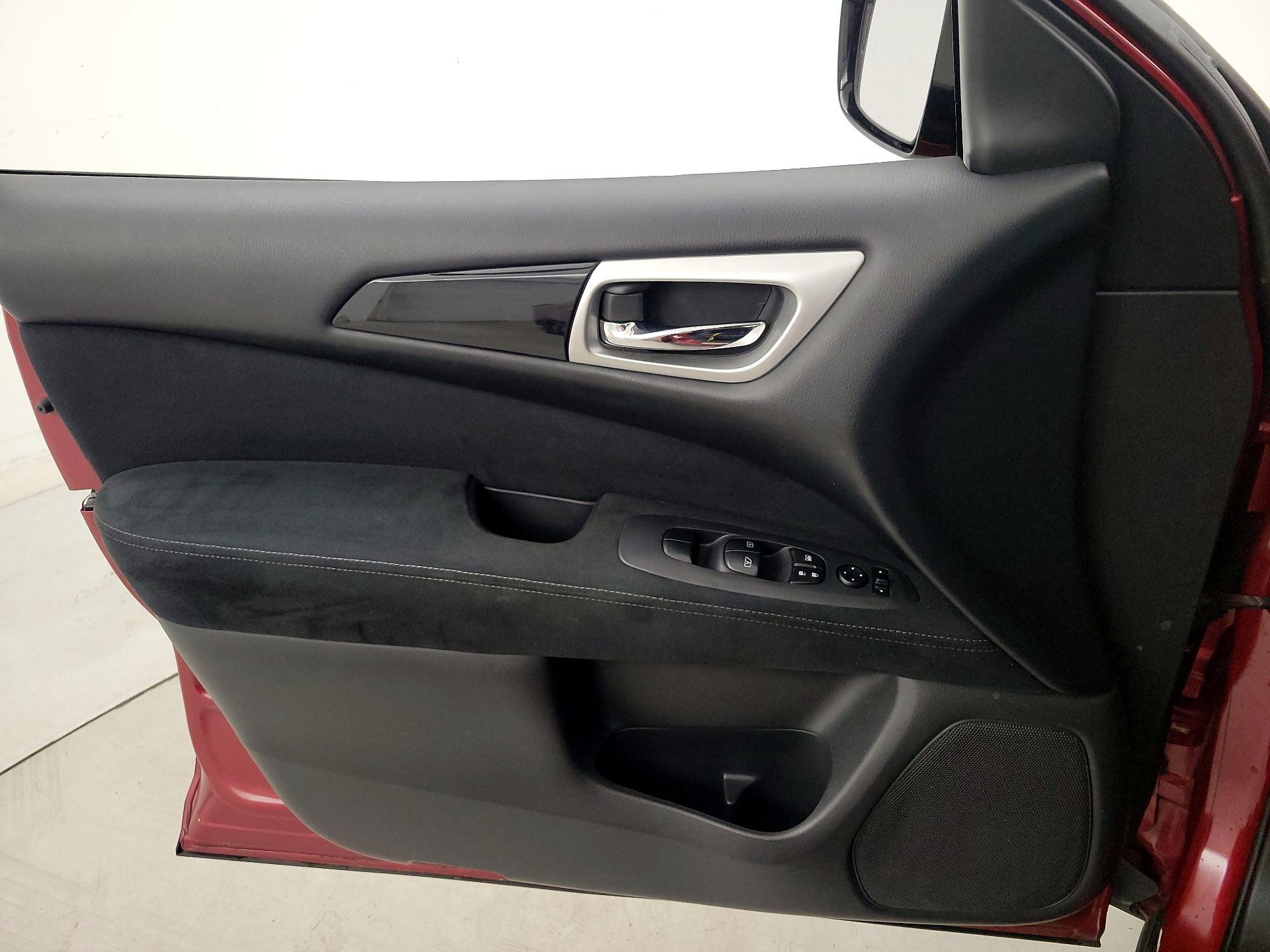 Thumbnail: 2015 Nissan Pathfinder - 12