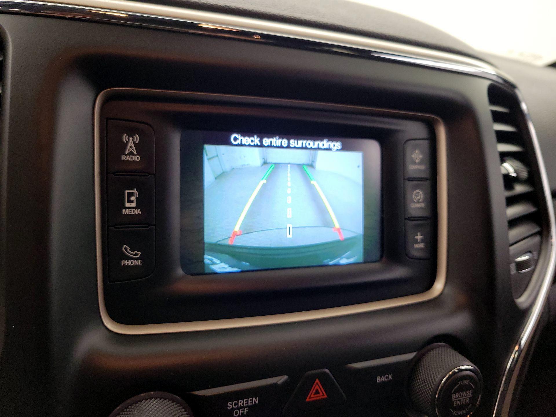 Thumbnail: 2016 Jeep Grand Cherokee - 14