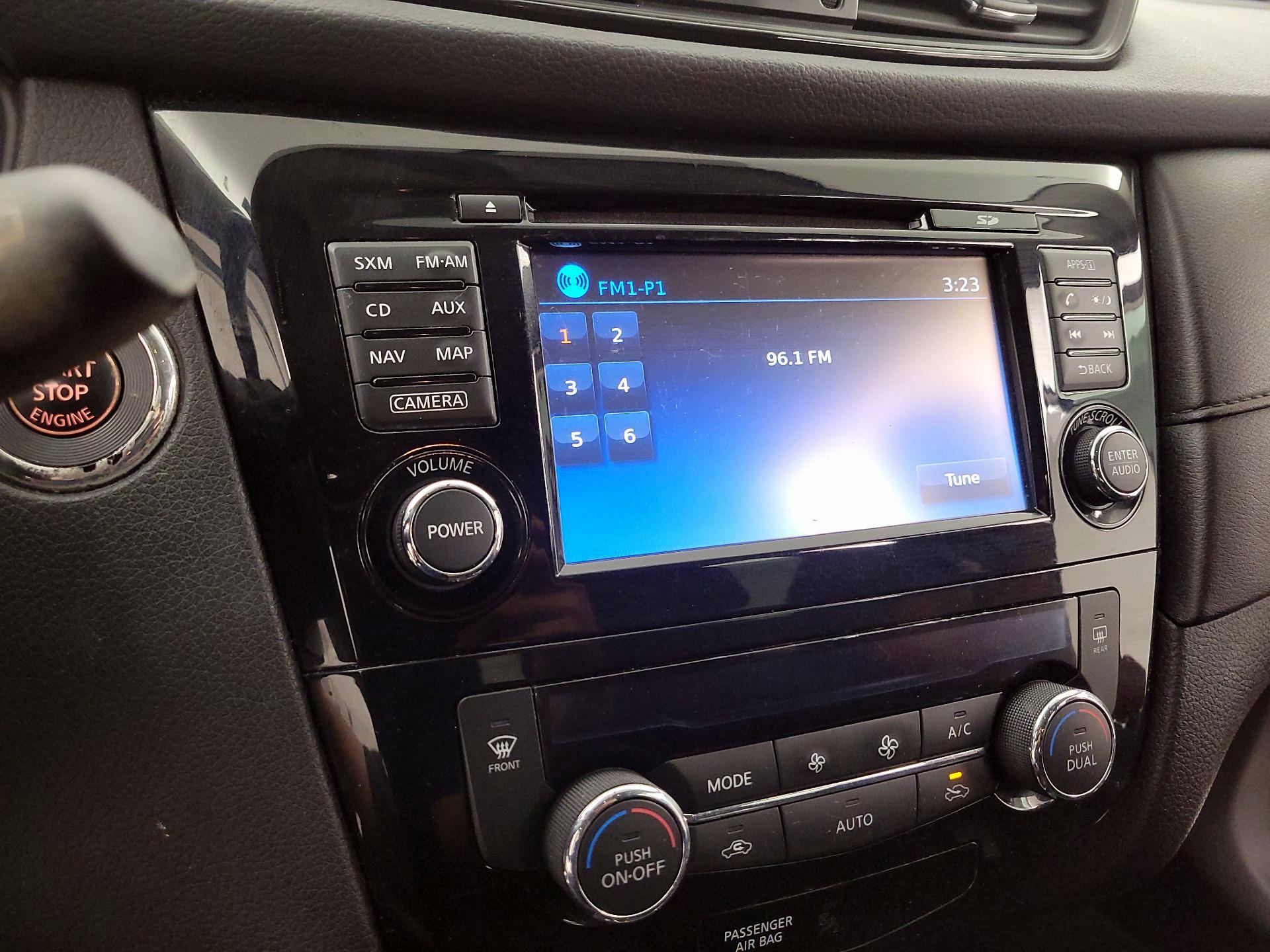 Thumbnail: 2017 Nissan Rogue - 16
