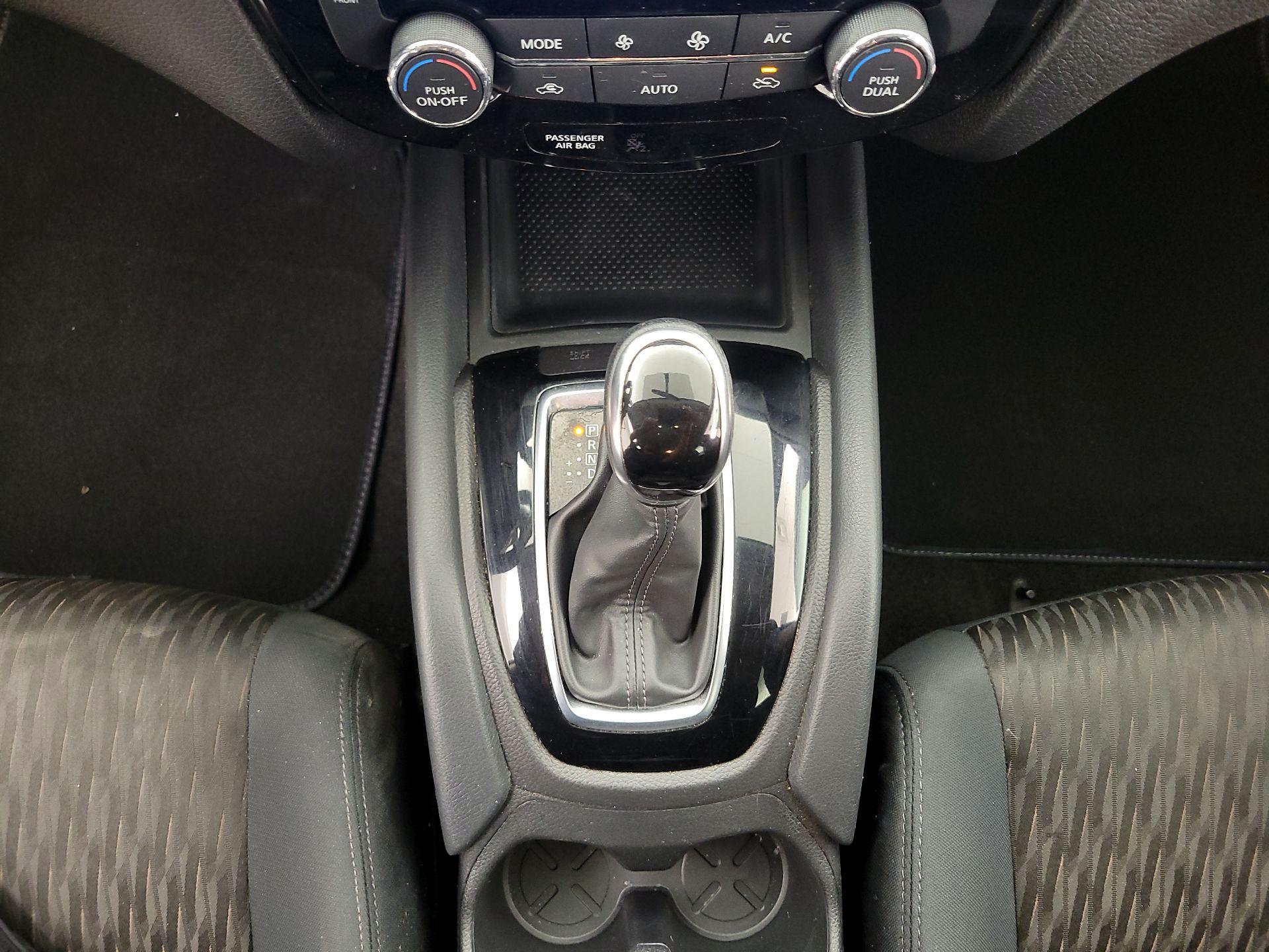 Thumbnail: 2017 Nissan Rogue - 18
