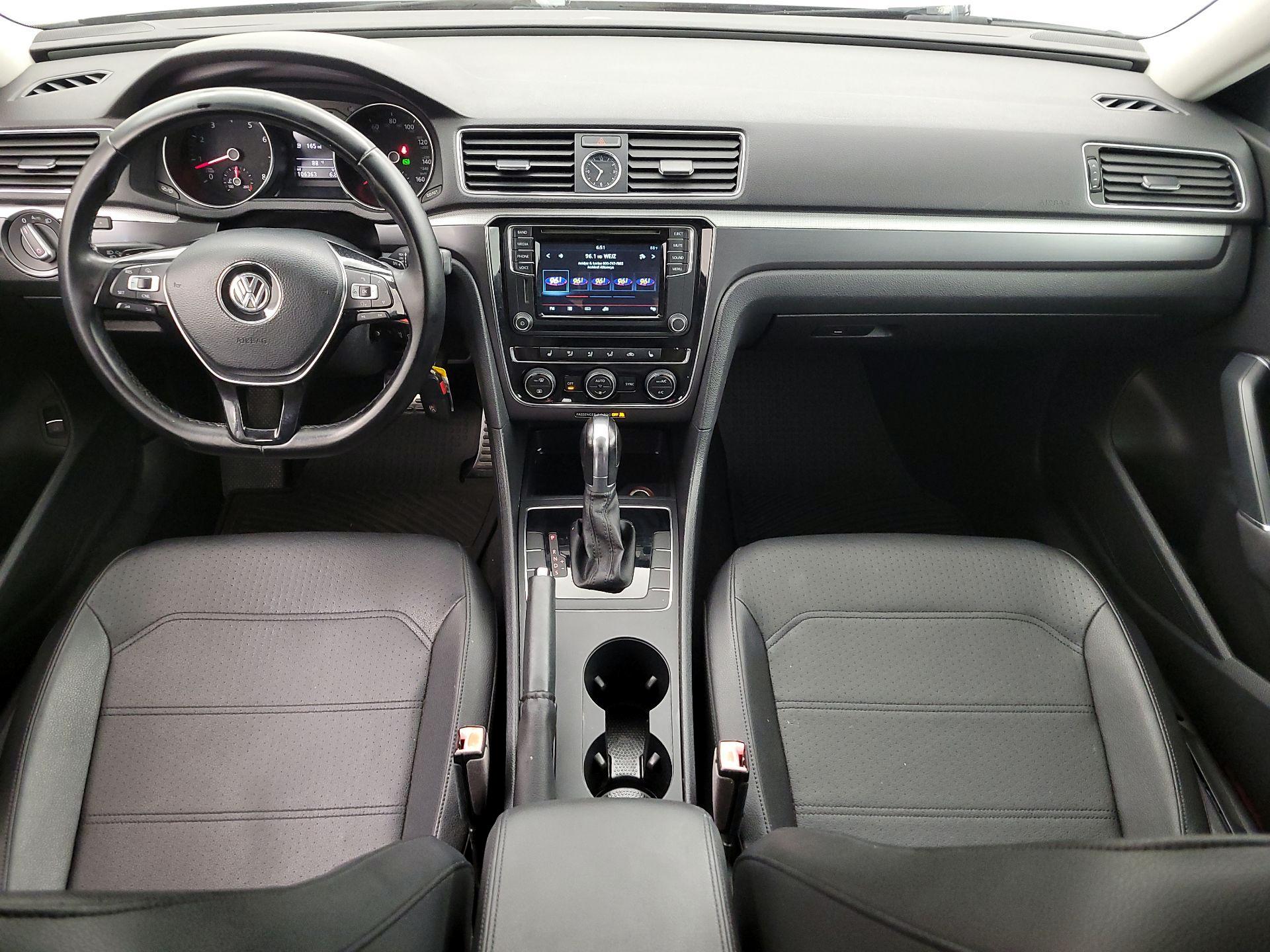 Thumbnail: 2017 Volkswagen Passat - 9