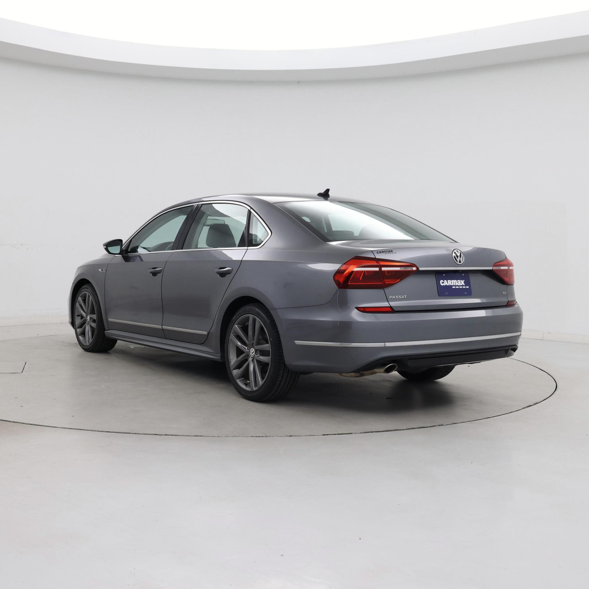 Thumbnail: 2017 Volkswagen Passat - 2
