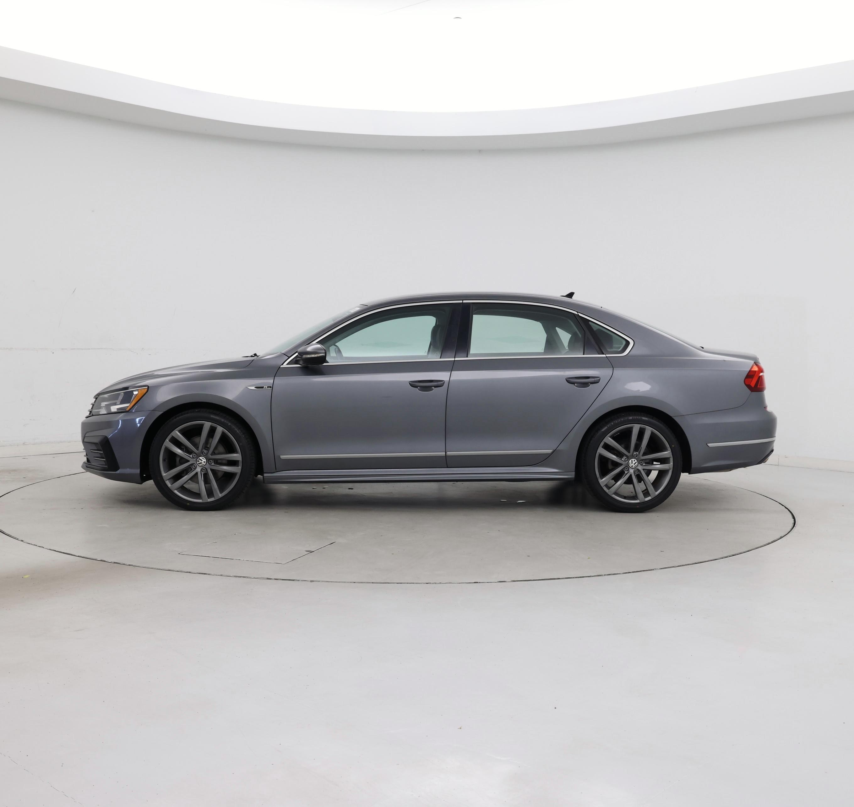 Thumbnail: 2017 Volkswagen Passat - 3