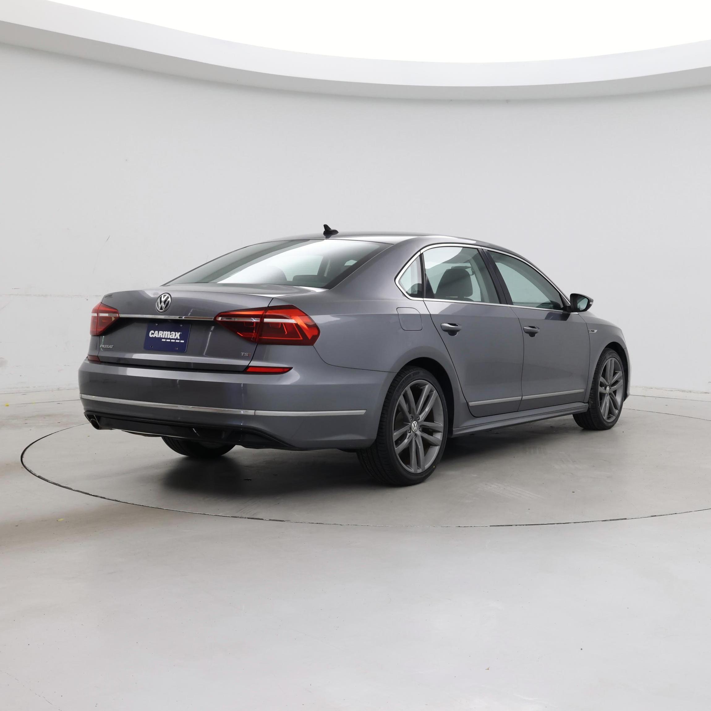 Thumbnail: 2017 Volkswagen Passat - 8