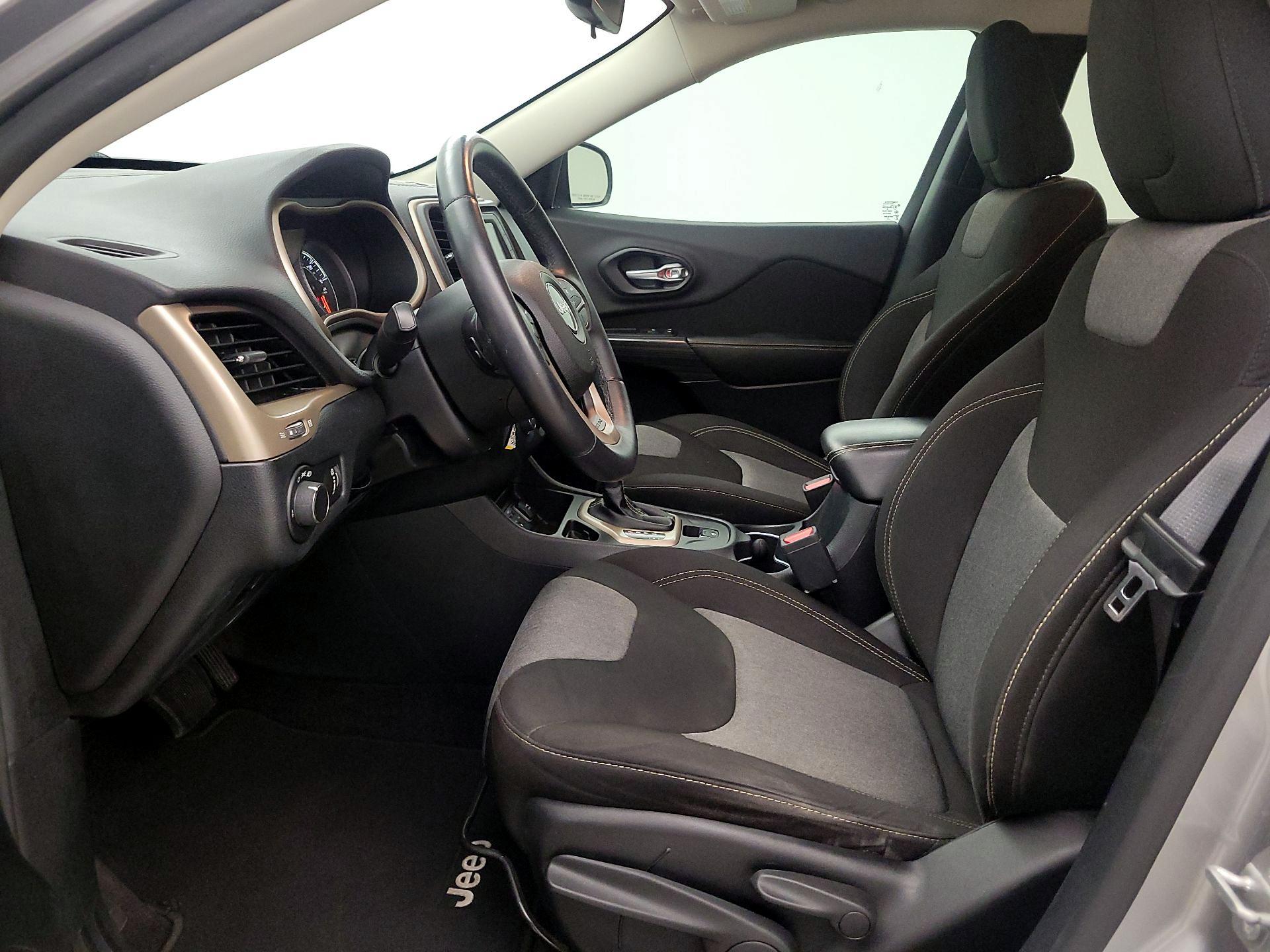 Thumbnail: 2016 Jeep Cherokee - 11