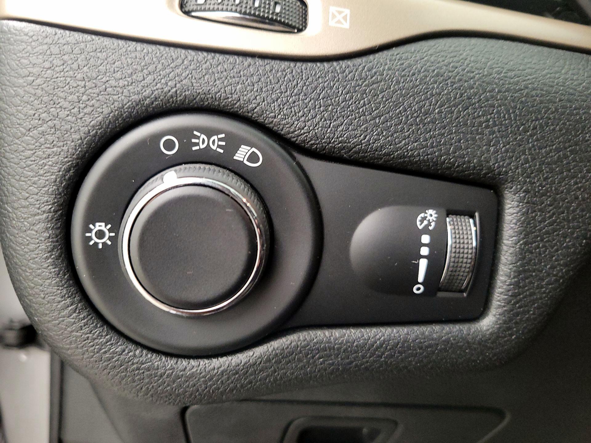 Thumbnail: 2016 Jeep Cherokee - 13
