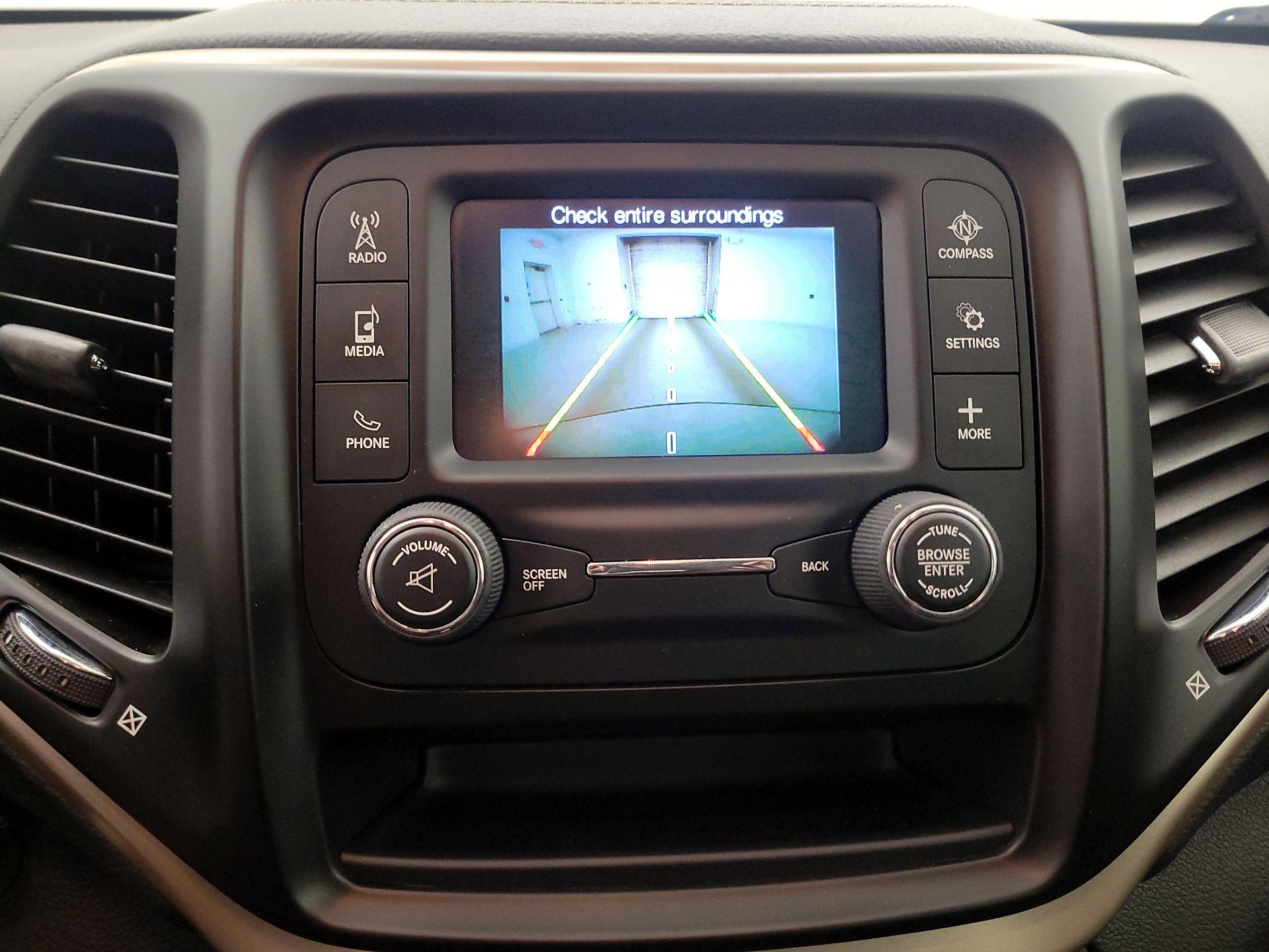 Thumbnail: 2016 Jeep Cherokee - 14