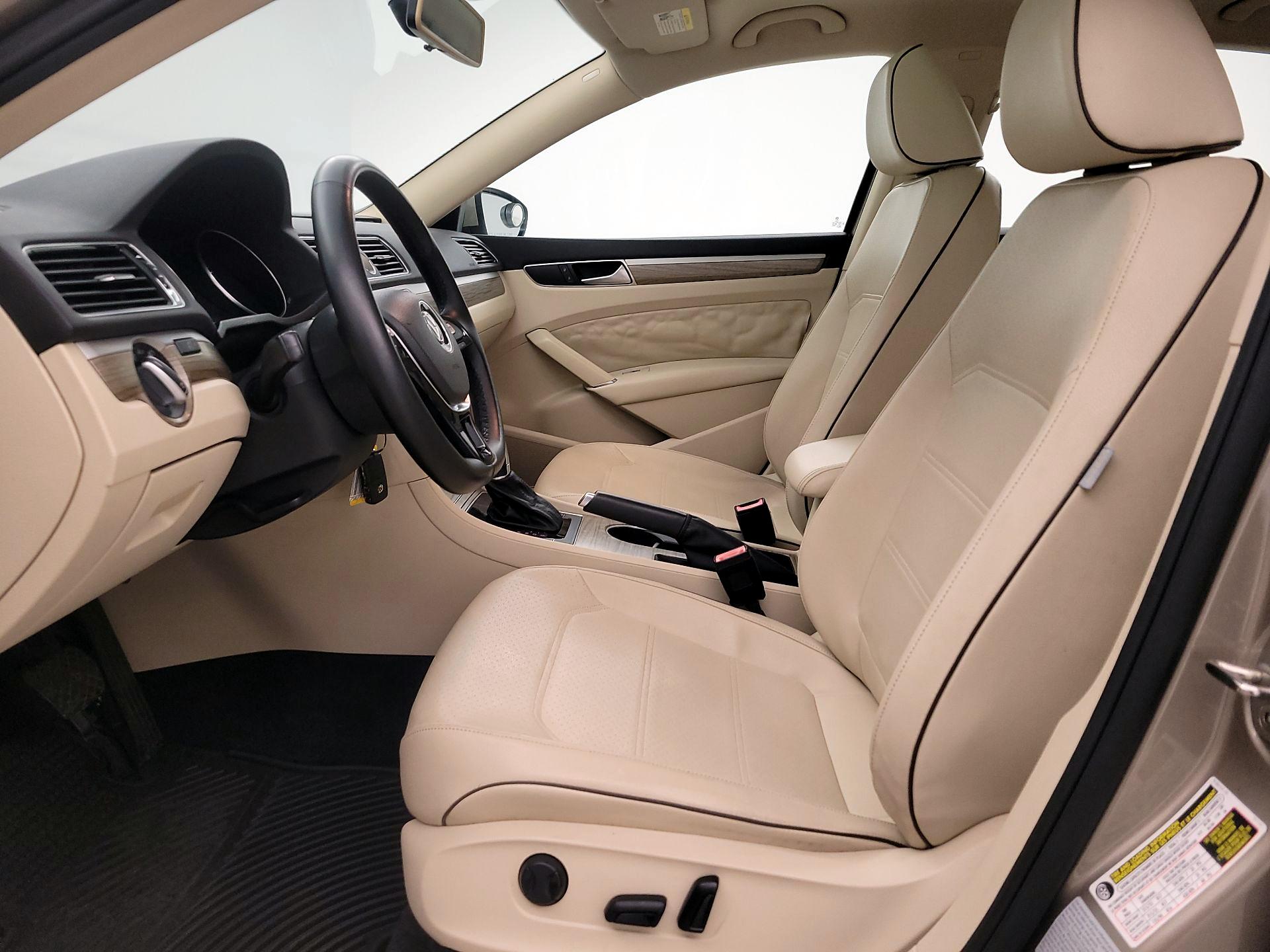 Thumbnail: 2016 Volkswagen Passat - 11