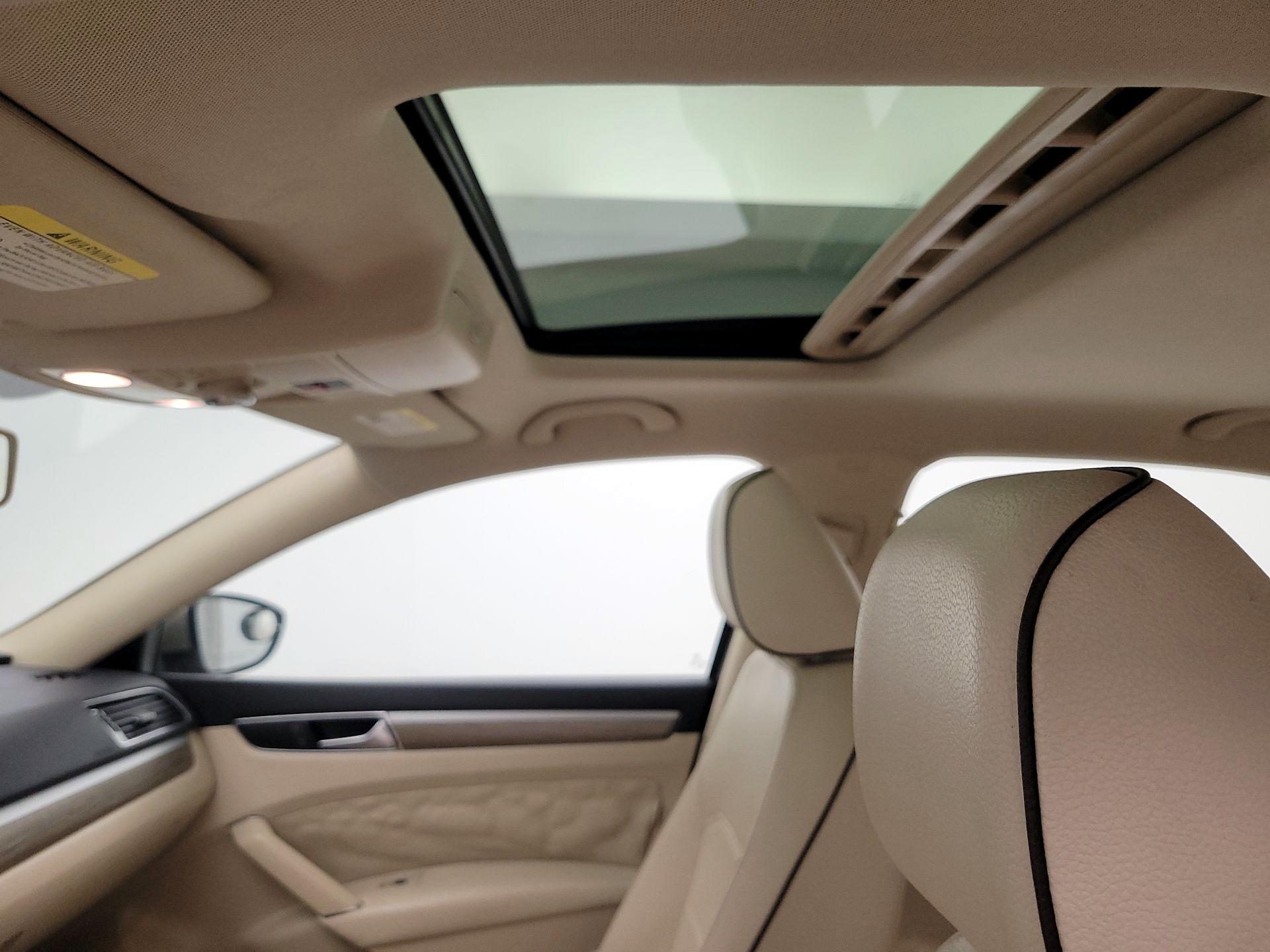 Thumbnail: 2016 Volkswagen Passat - 19