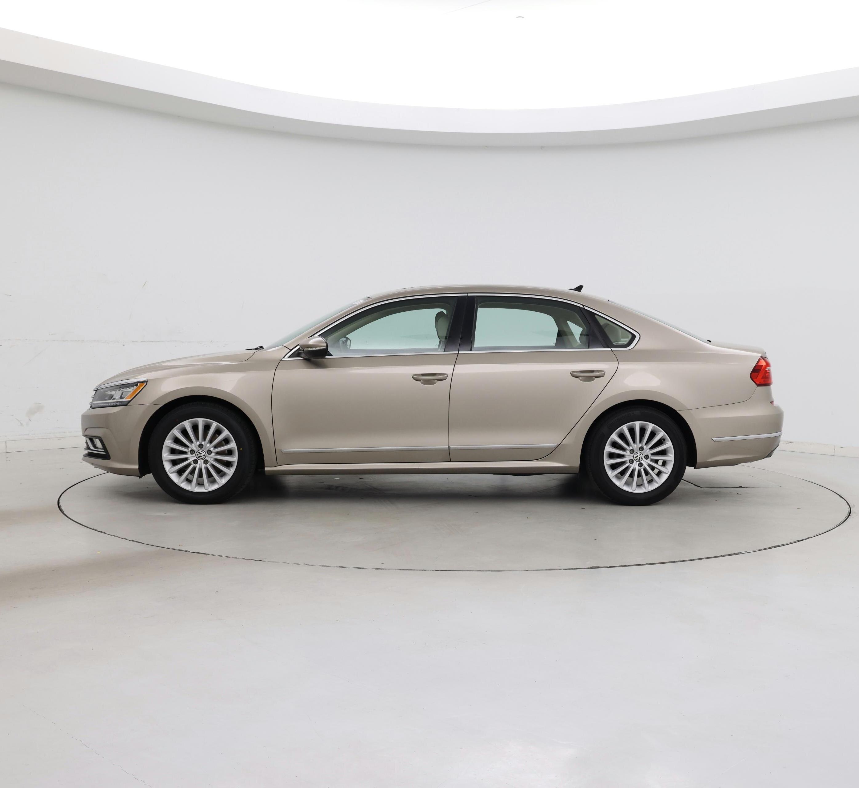 Thumbnail: 2016 Volkswagen Passat - 3