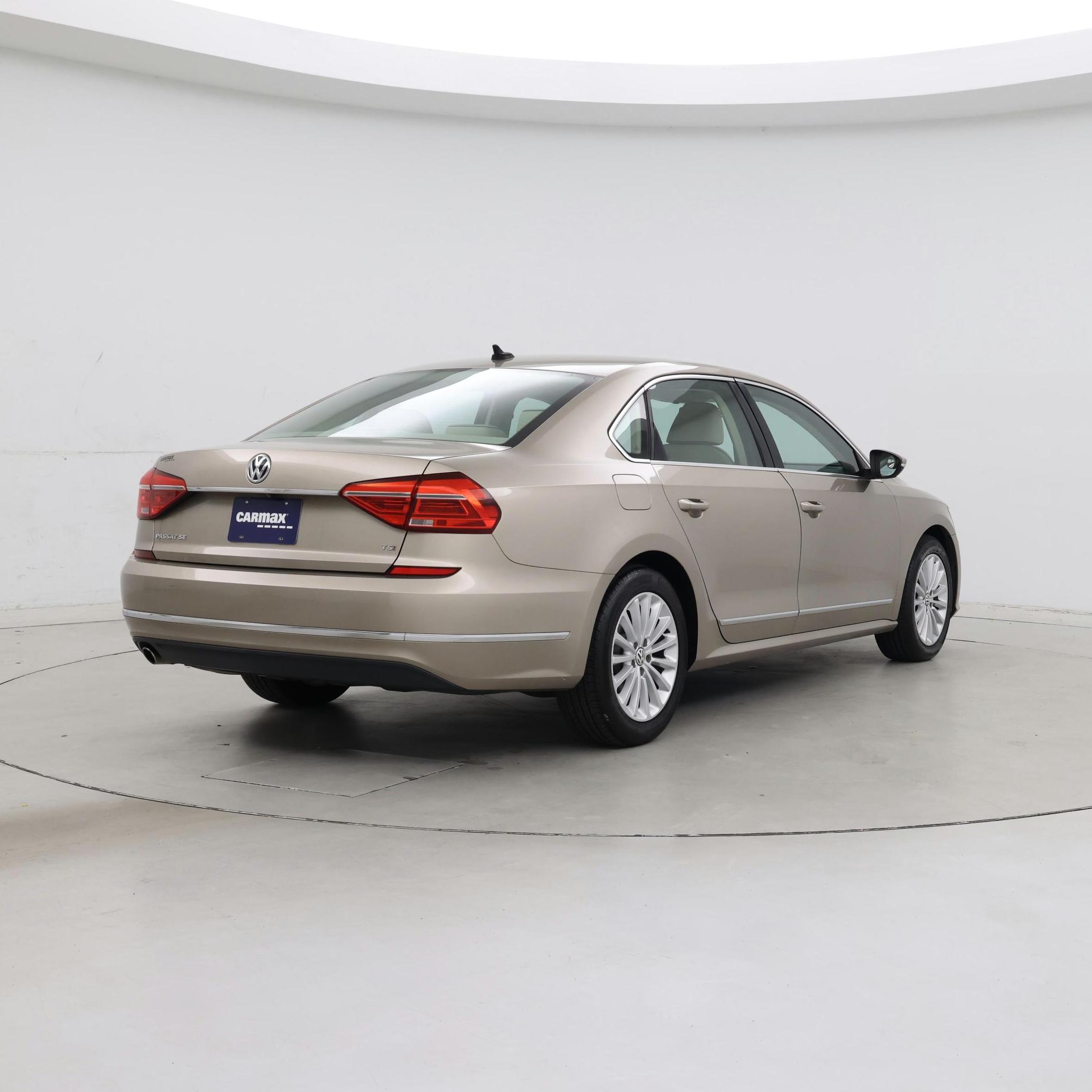 Thumbnail: 2016 Volkswagen Passat - 8