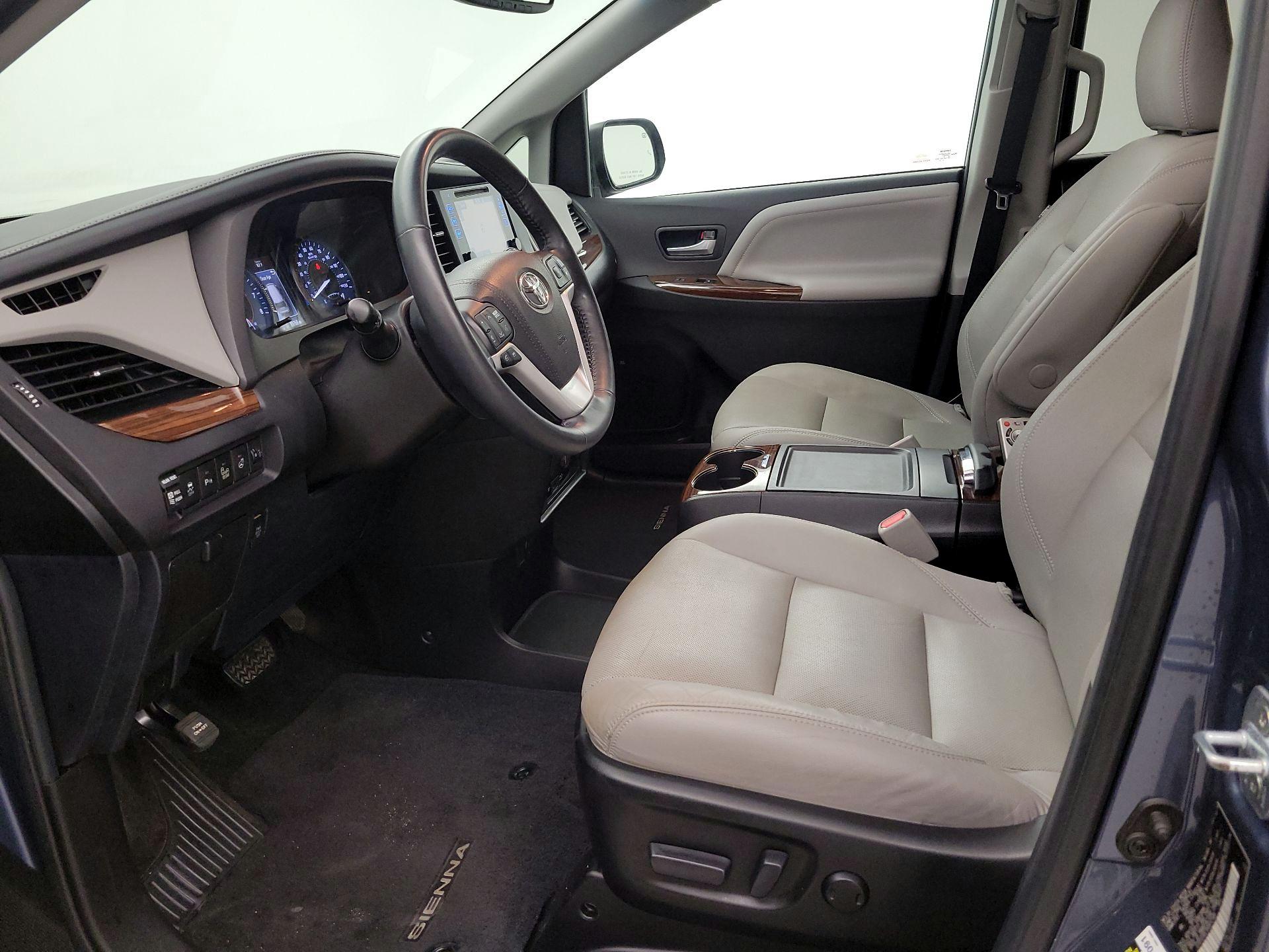 Thumbnail: 2017 Toyota Sienna - 11
