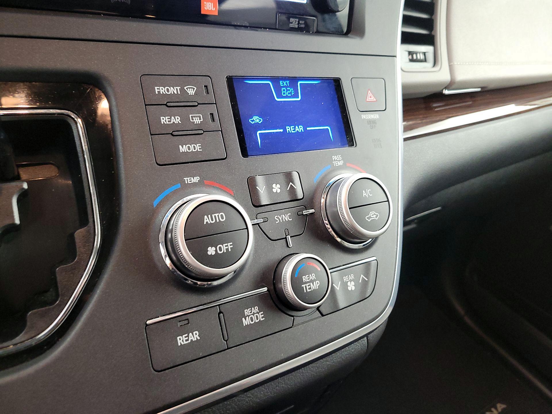 Thumbnail: 2017 Toyota Sienna - 17