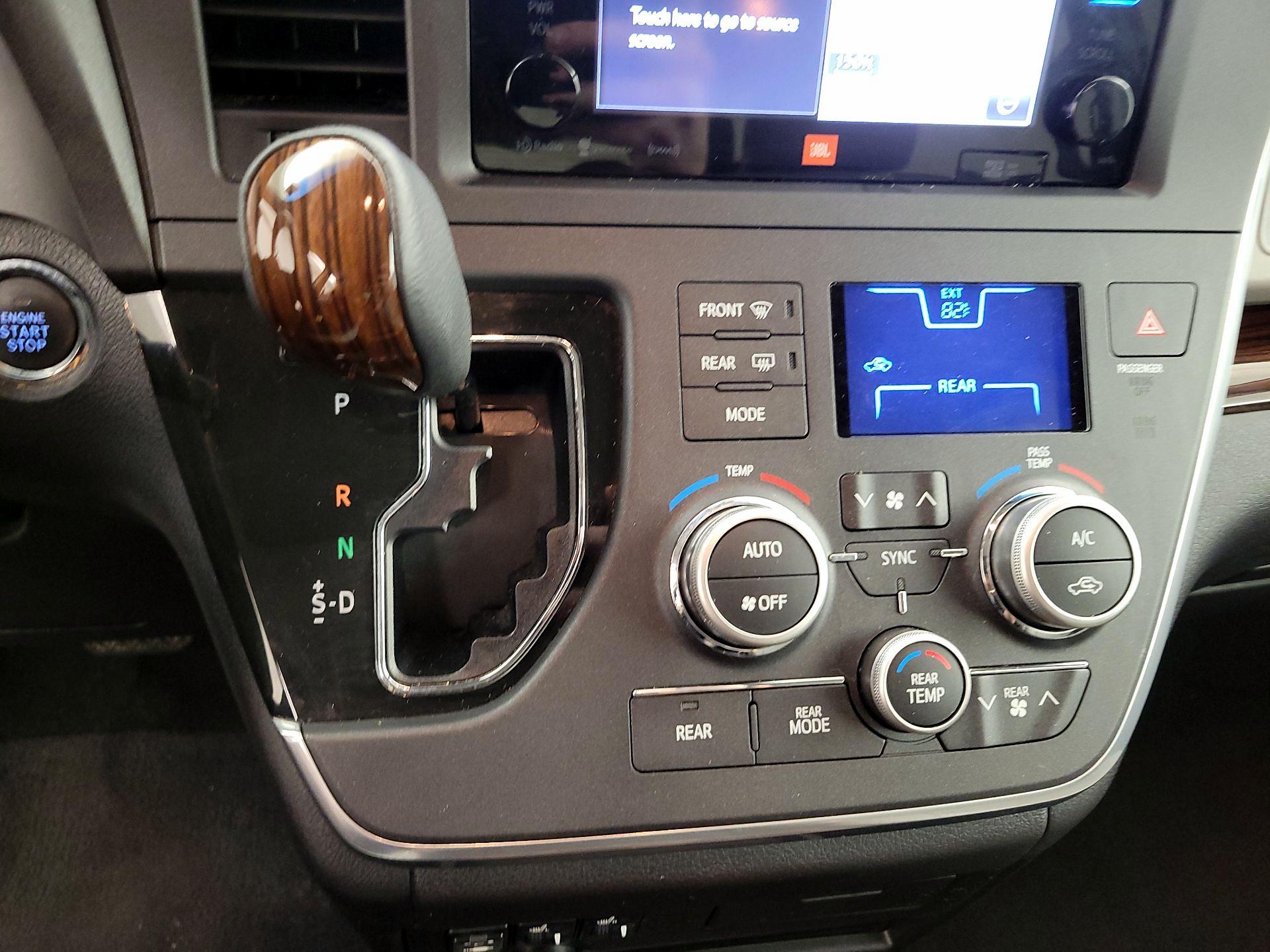 Thumbnail: 2017 Toyota Sienna - 18