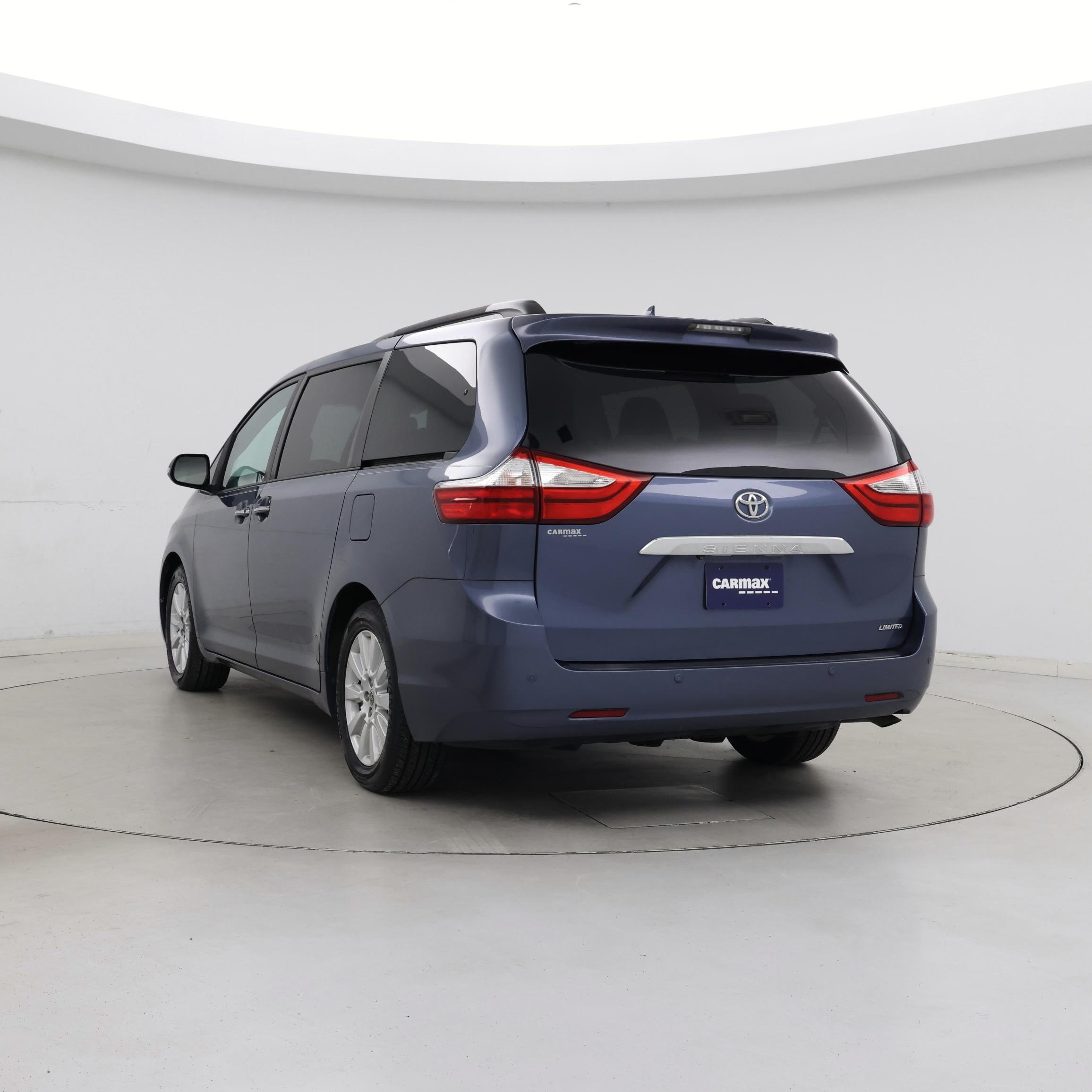 Thumbnail: 2017 Toyota Sienna - 2