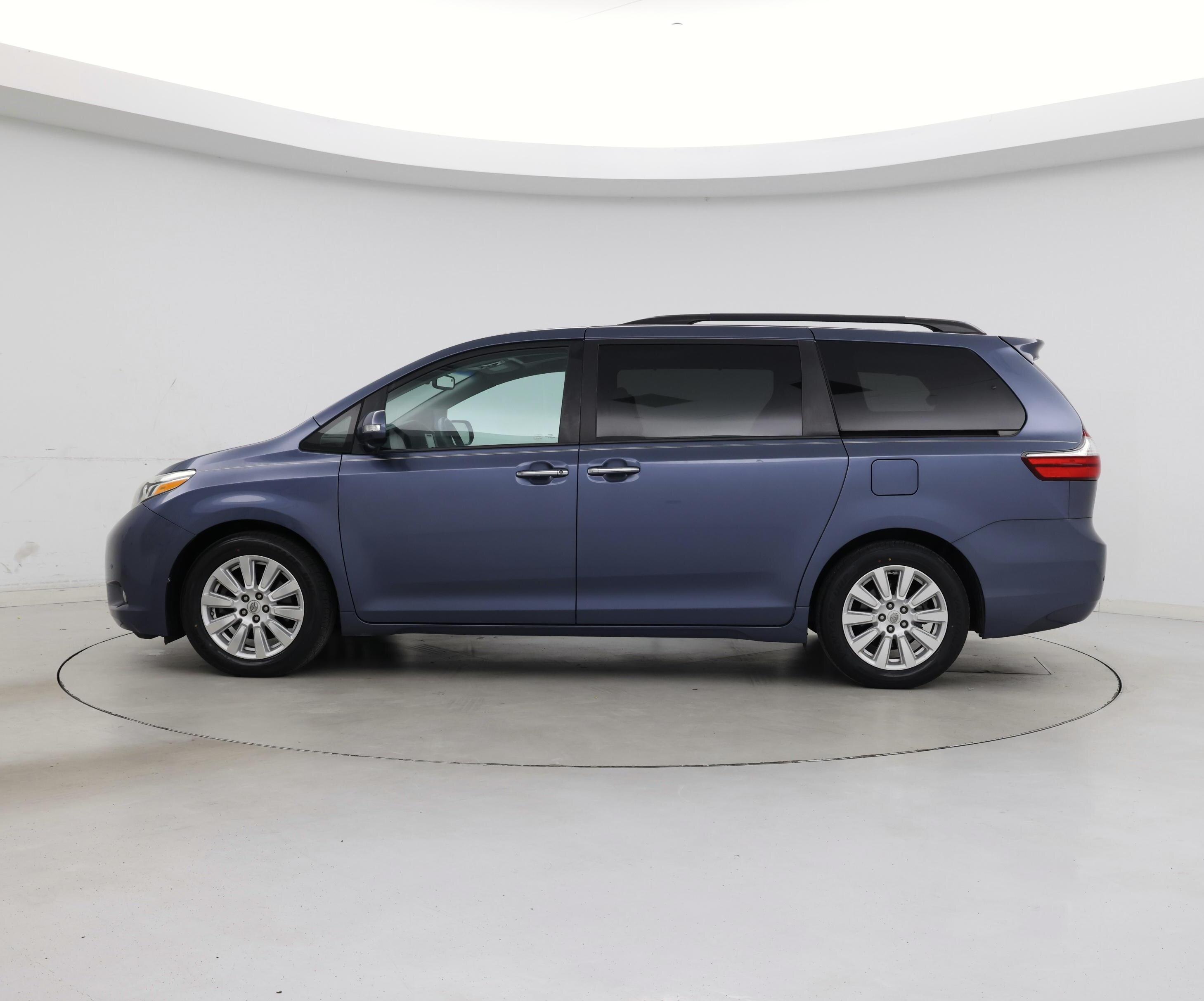 Thumbnail: 2017 Toyota Sienna - 3