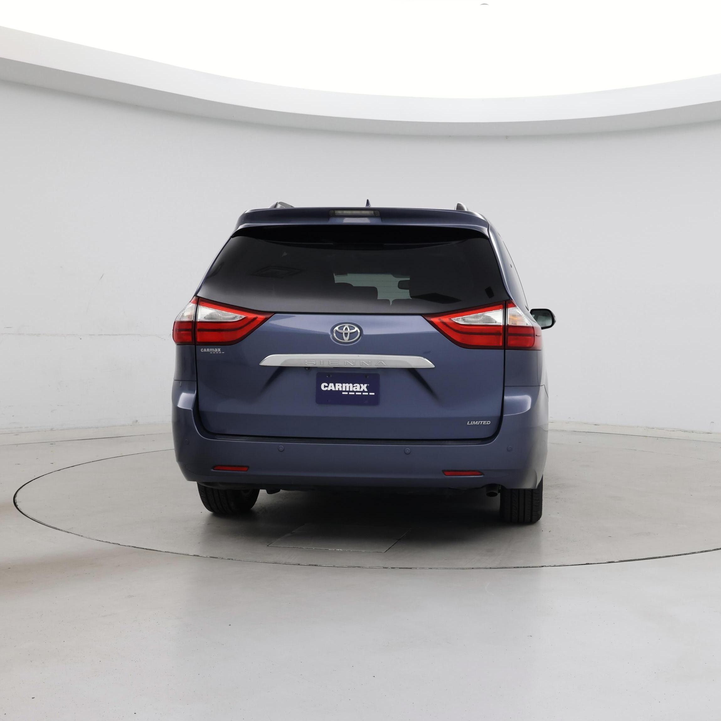 Thumbnail: 2017 Toyota Sienna - 6