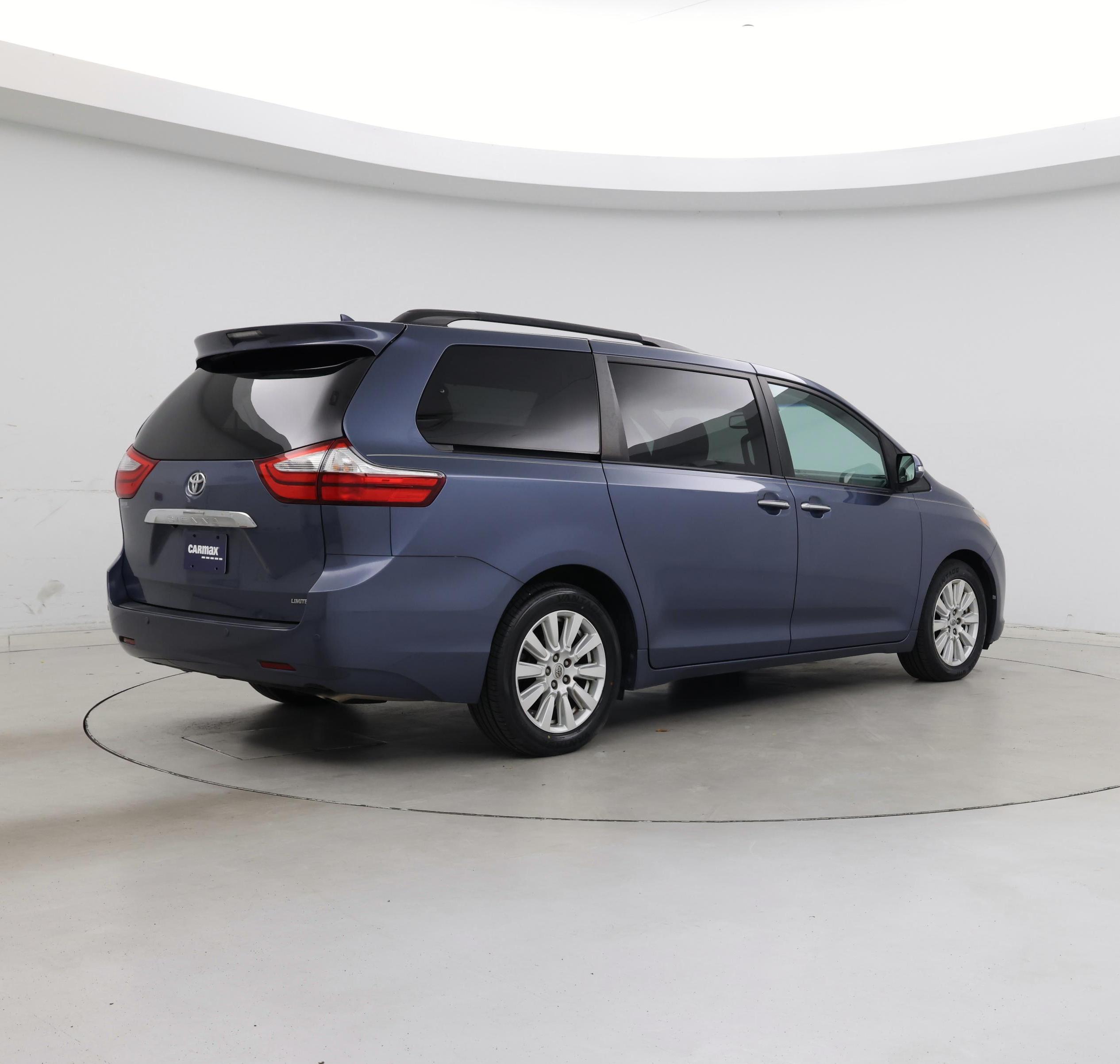 Thumbnail: 2017 Toyota Sienna - 8