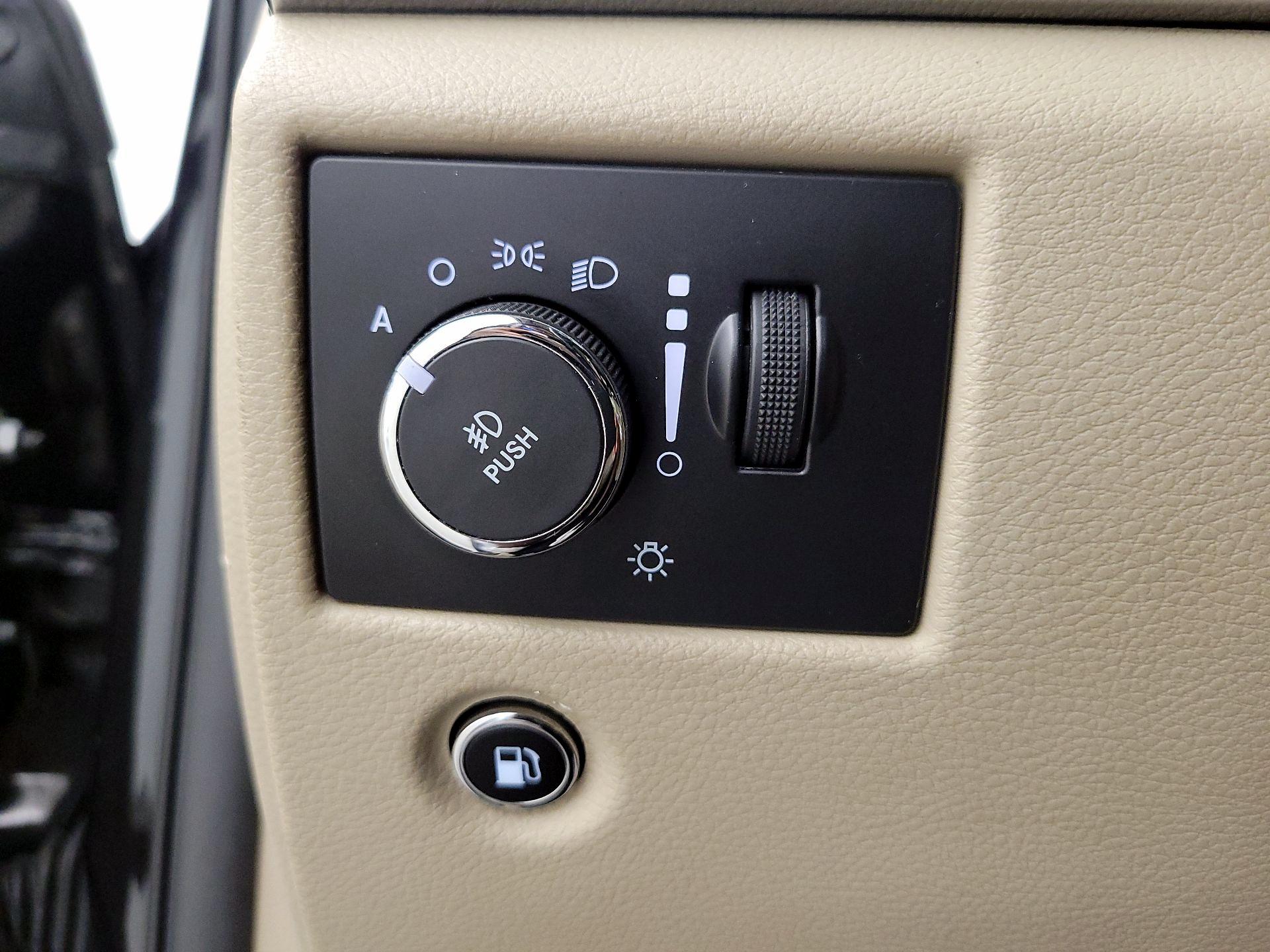 Thumbnail: 2015 Jeep Grand Cherokee - 13