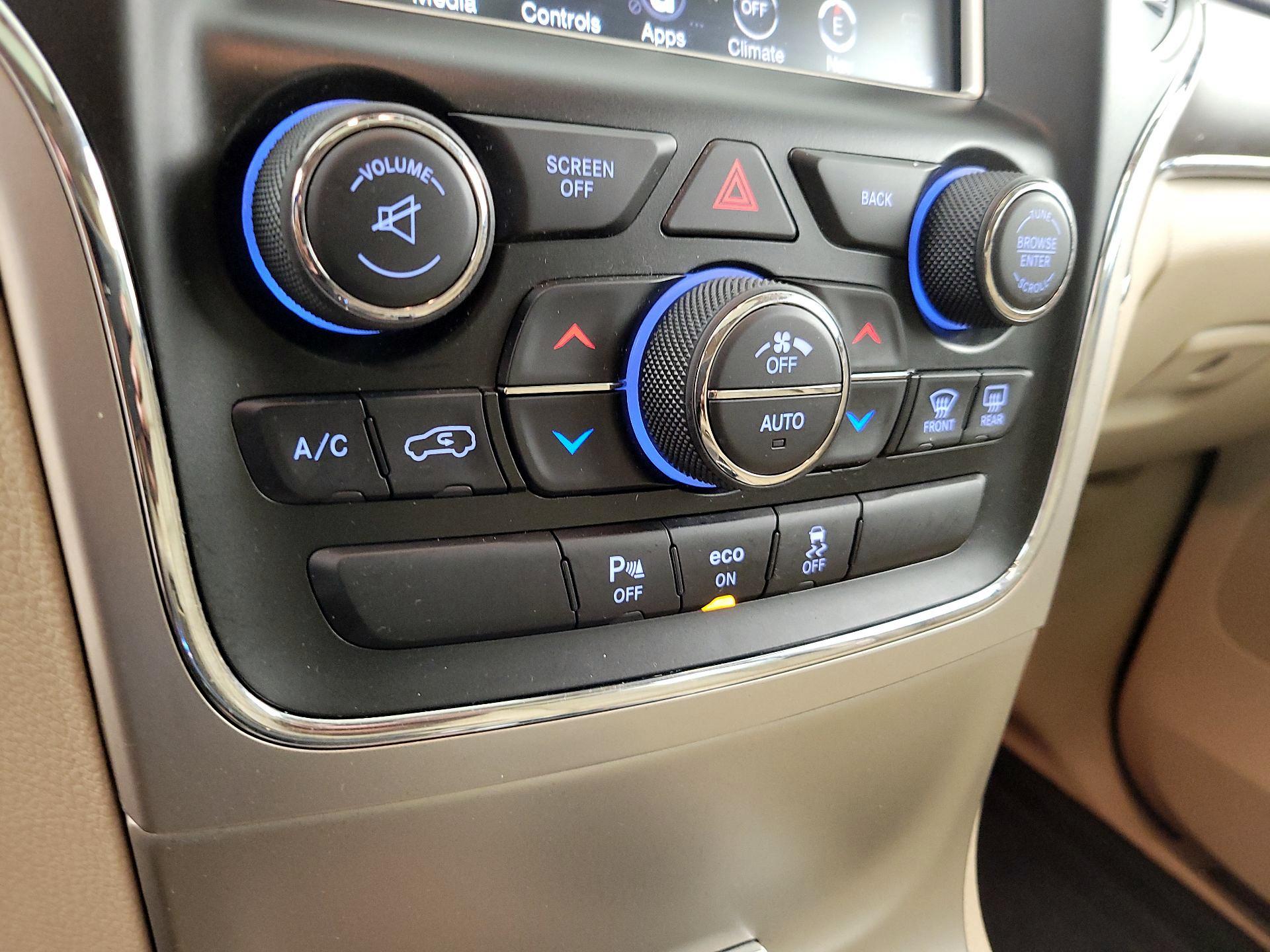 Thumbnail: 2015 Jeep Grand Cherokee - 17