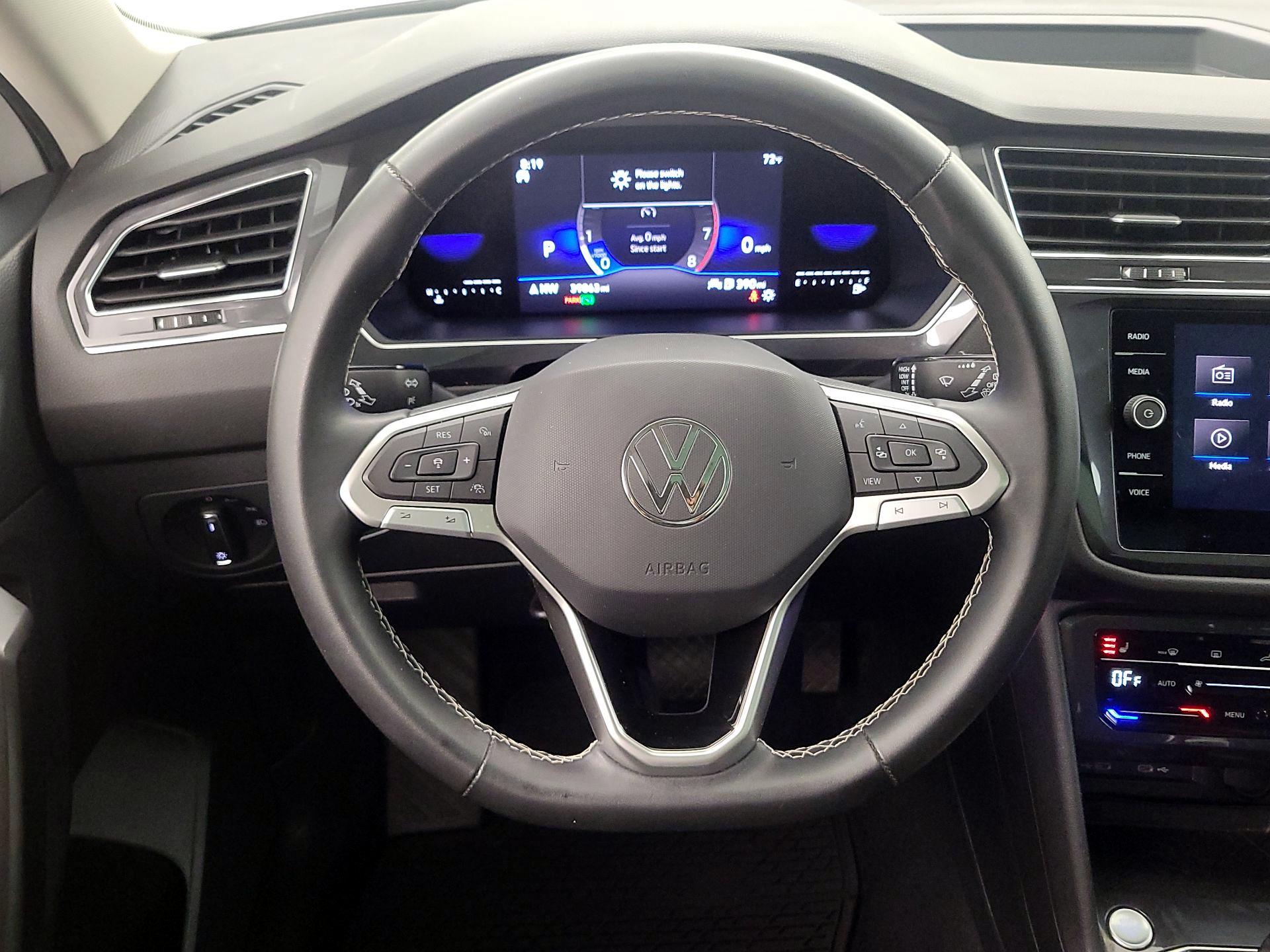 Thumbnail: 2022 Volkswagen Tiguan - 10