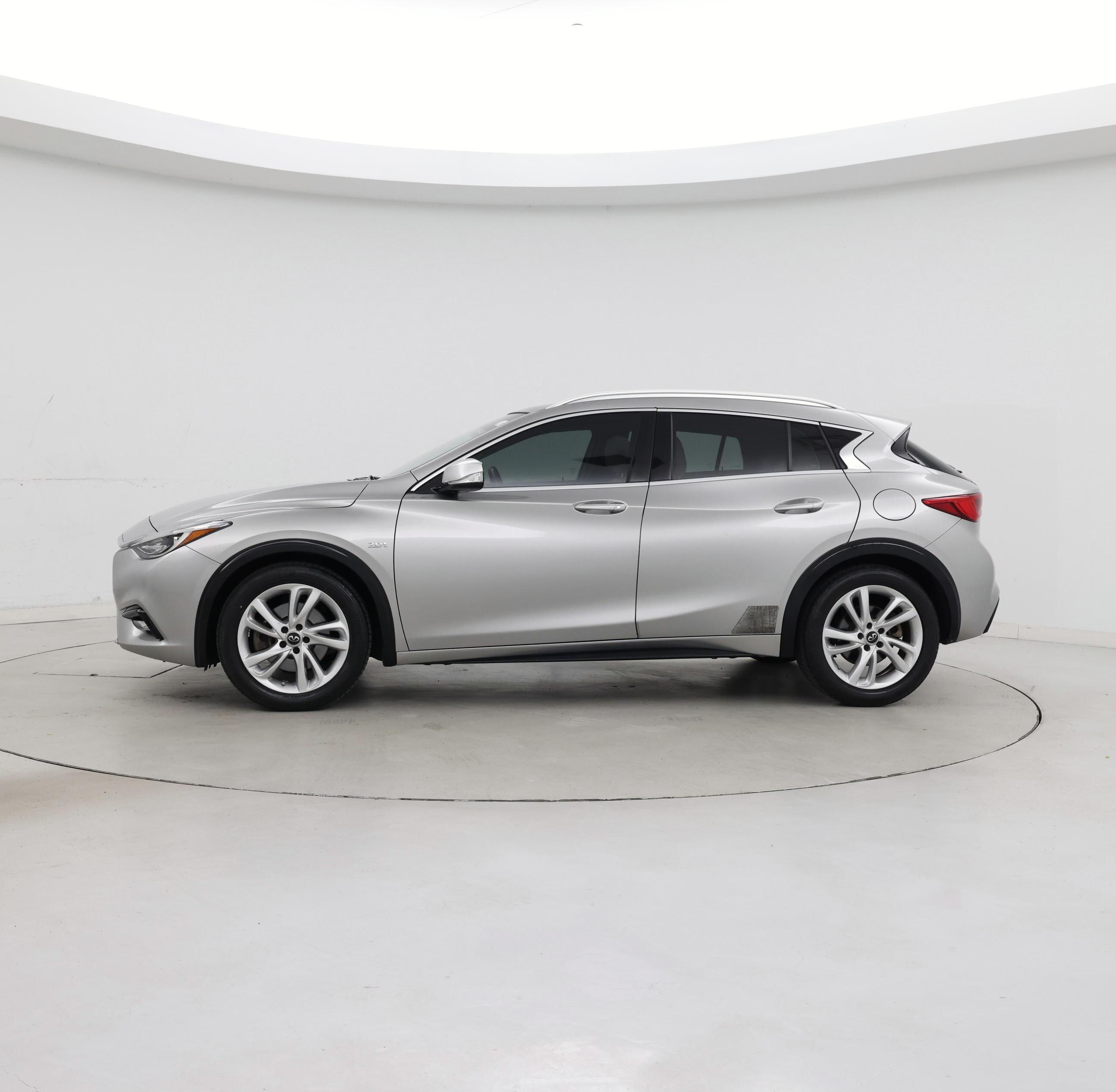 Thumbnail: 2017 INFINITI QX30 - 3