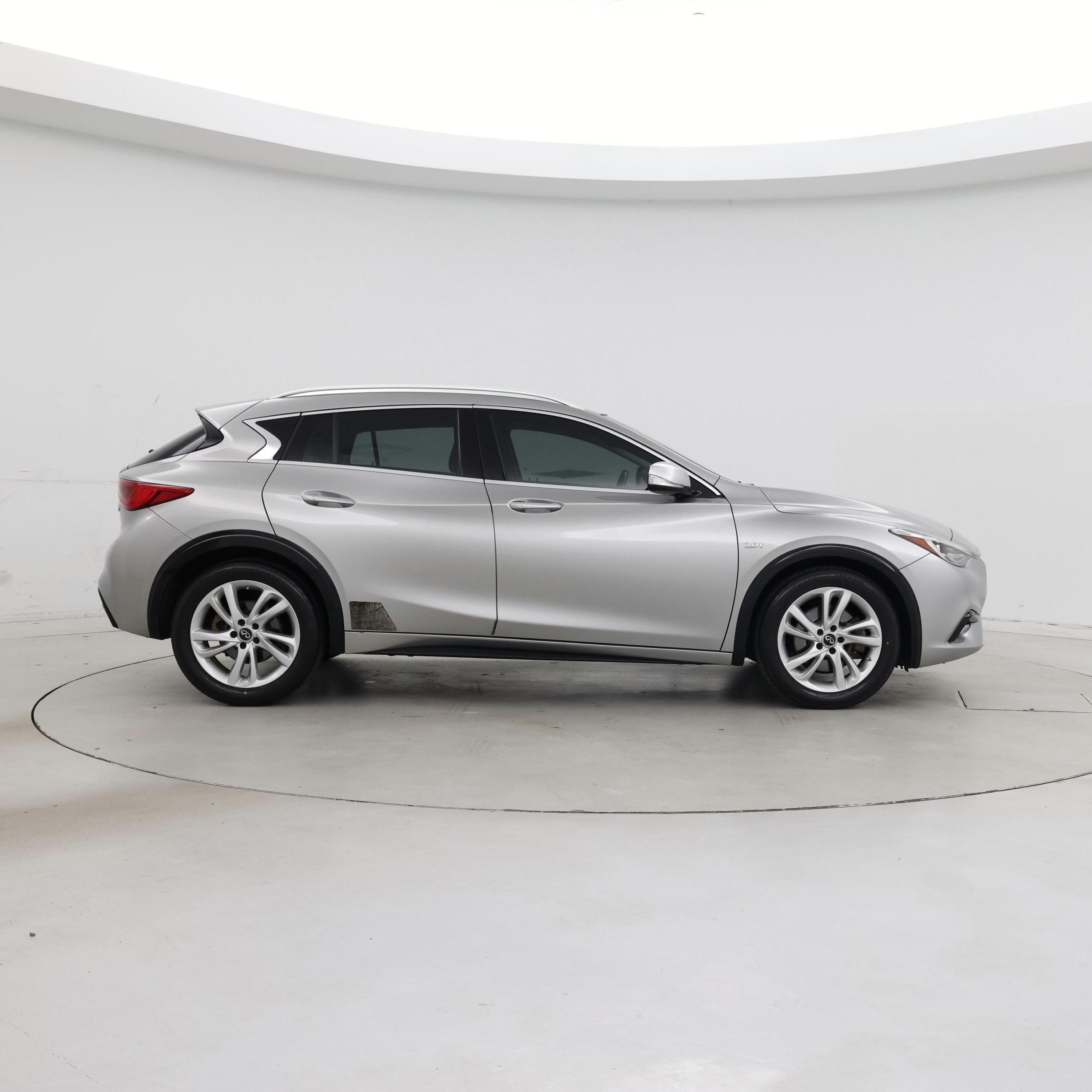Thumbnail: 2017 INFINITI QX30 - 7