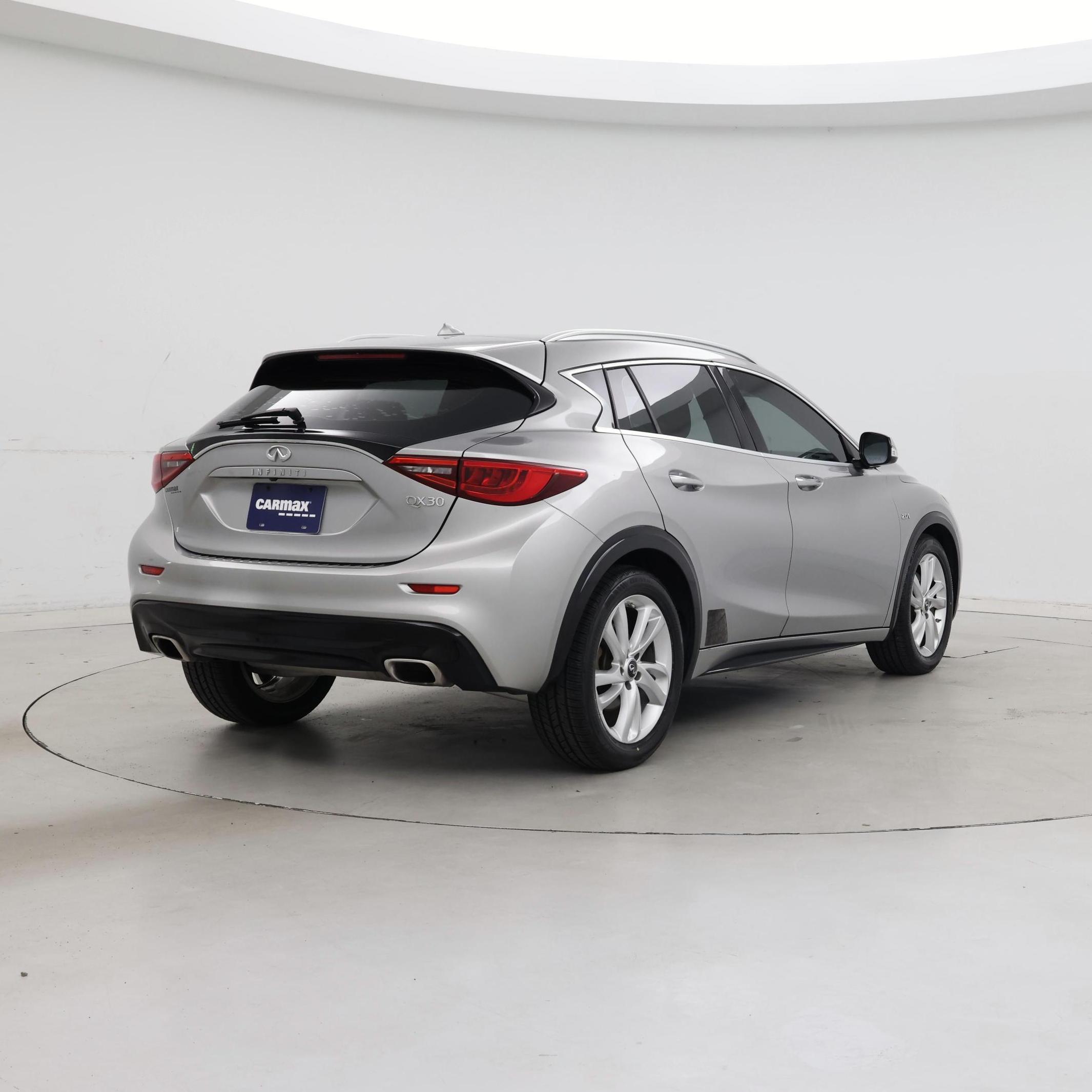 Thumbnail: 2017 INFINITI QX30 - 8