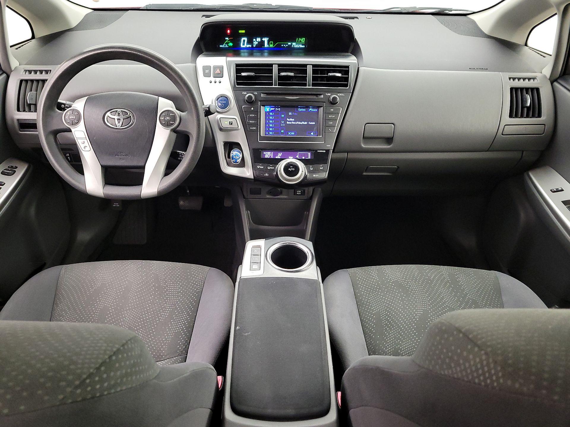 Thumbnail: 2014 Toyota Prius v - 9