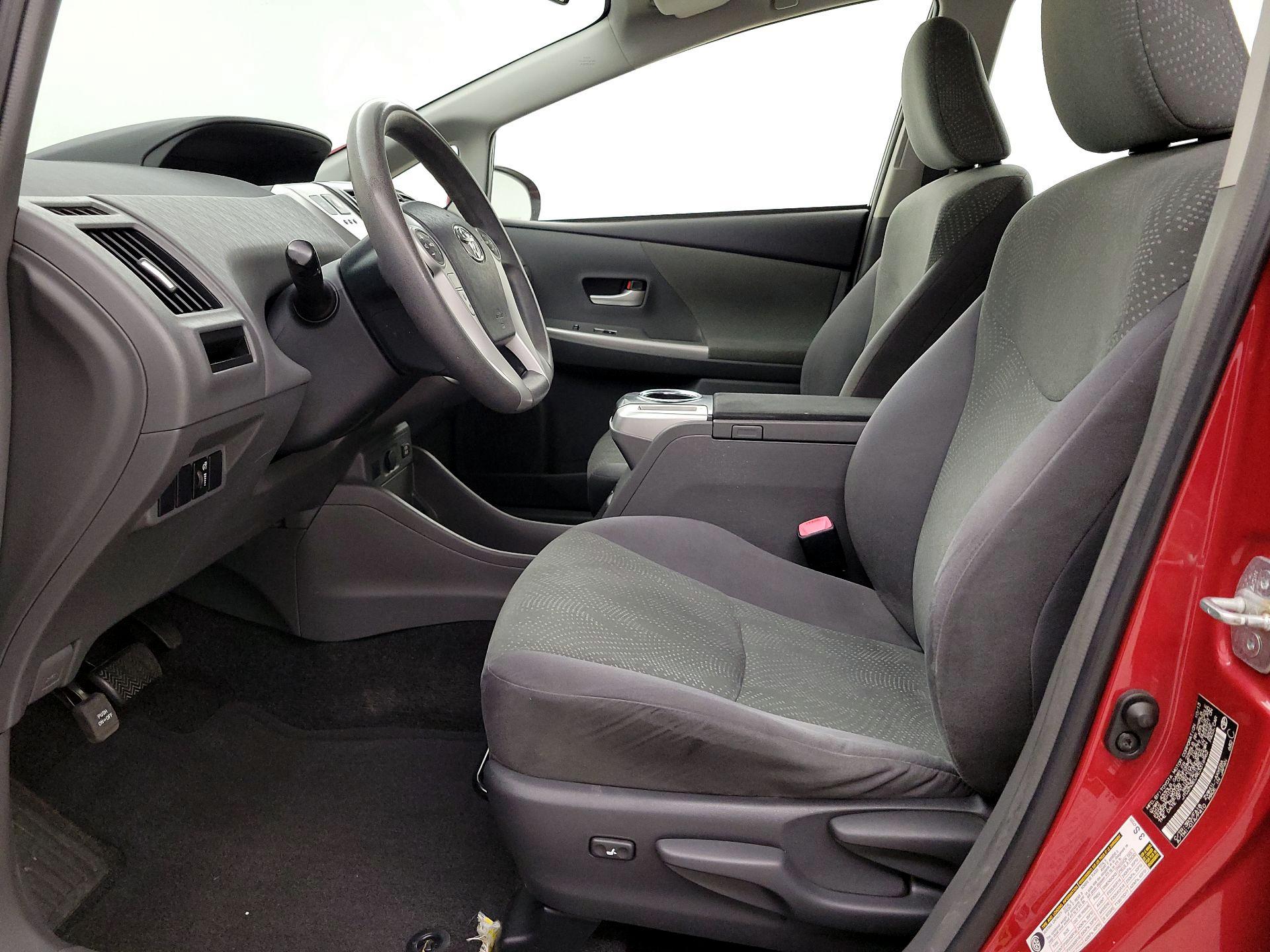 Thumbnail: 2014 Toyota Prius v - 11