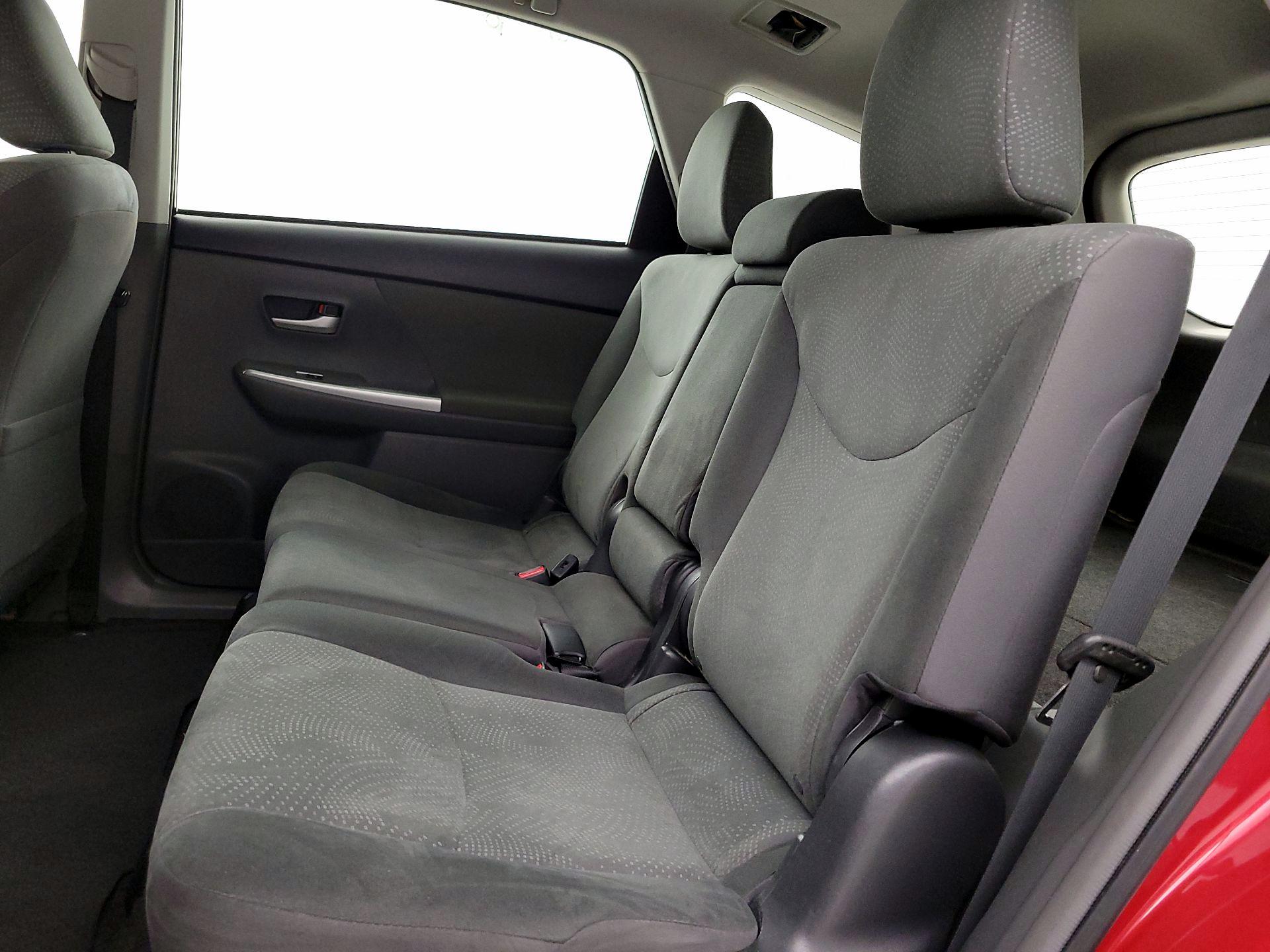 Thumbnail: 2014 Toyota Prius v - 19